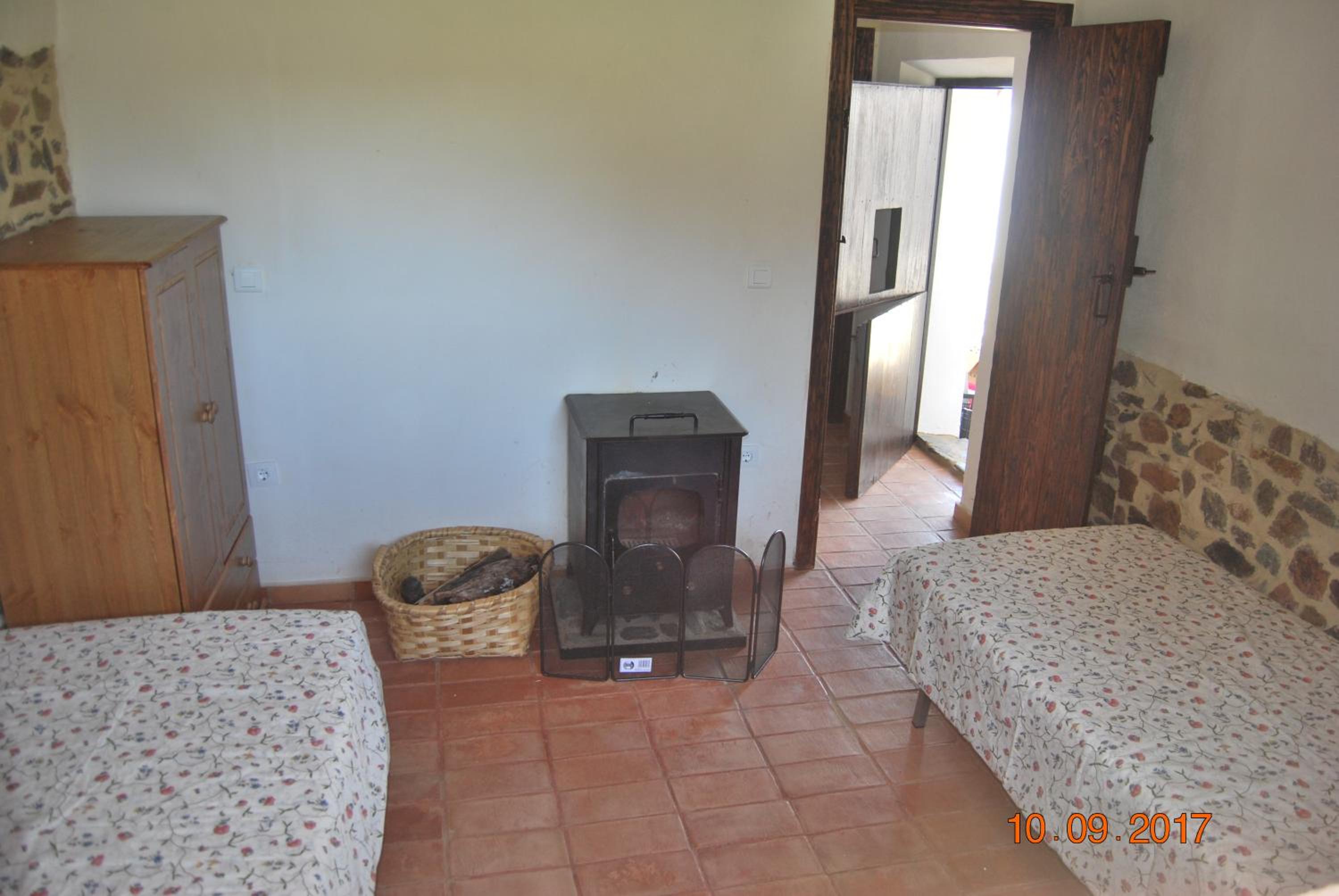 5-Bedroom House photo 3