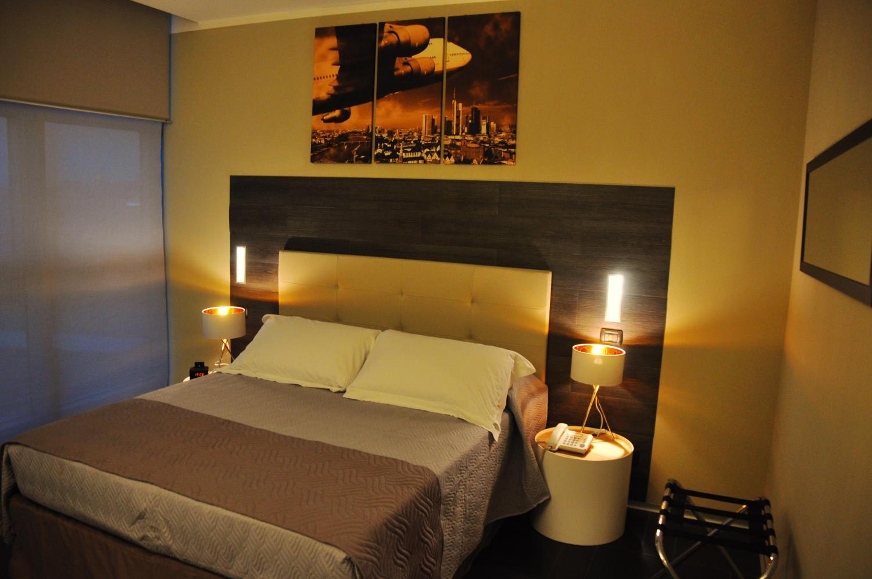Deluxe Double Room Single Use (1 Adult) photo 2