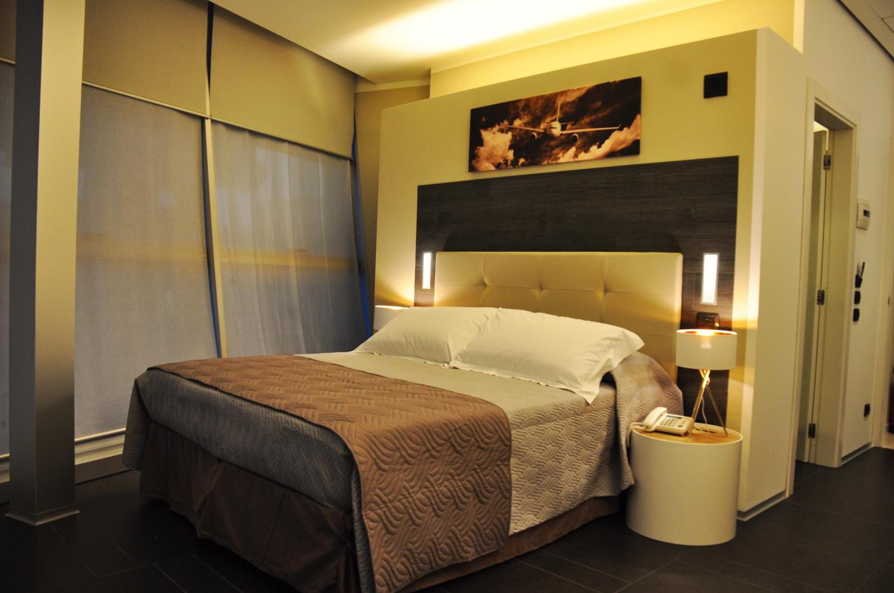 Deluxe Double Room Single Use (1 Adult) photo 1
