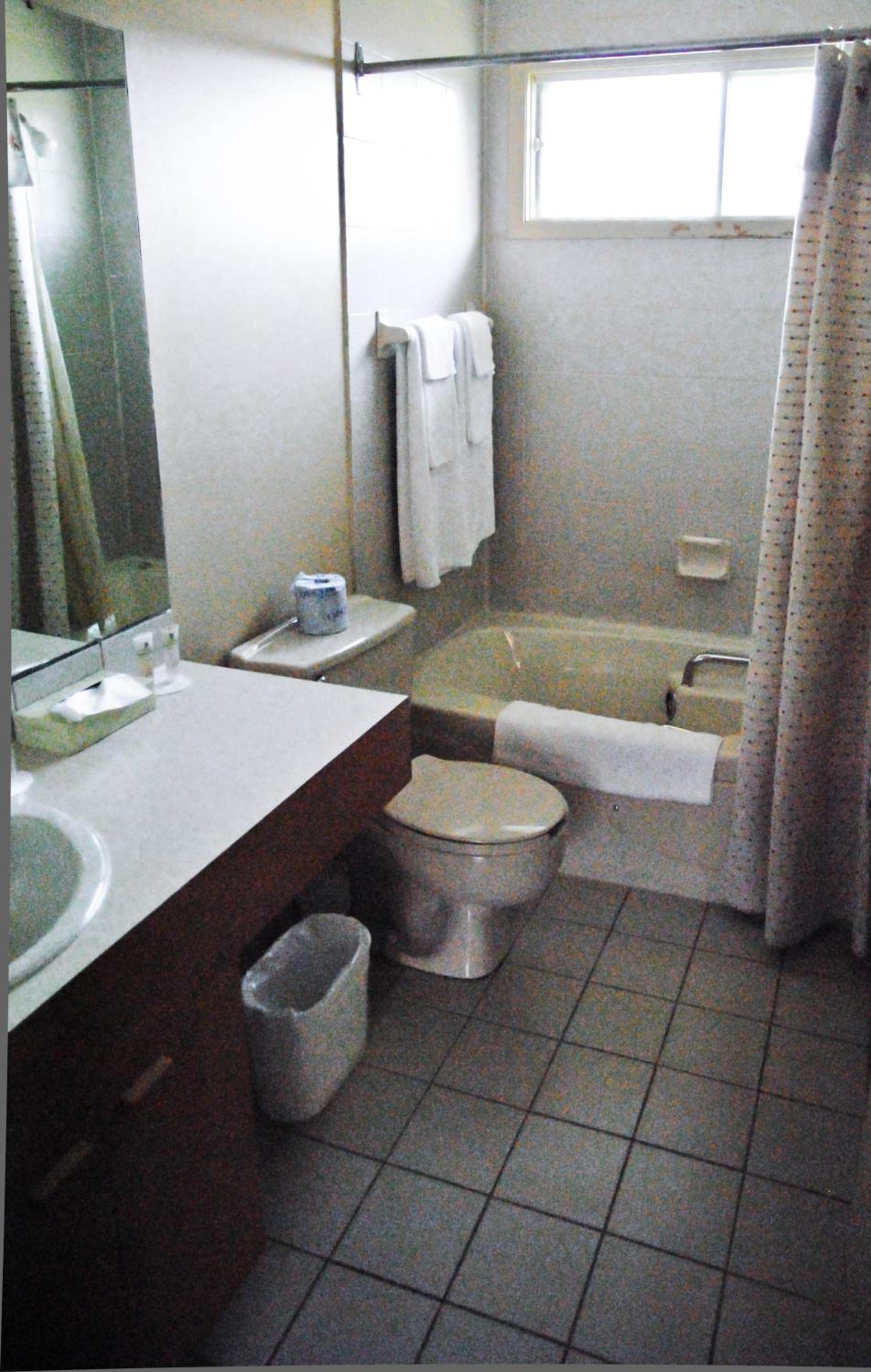 Two-Bedroom Apartment (4-6 Adults) - Photo 3