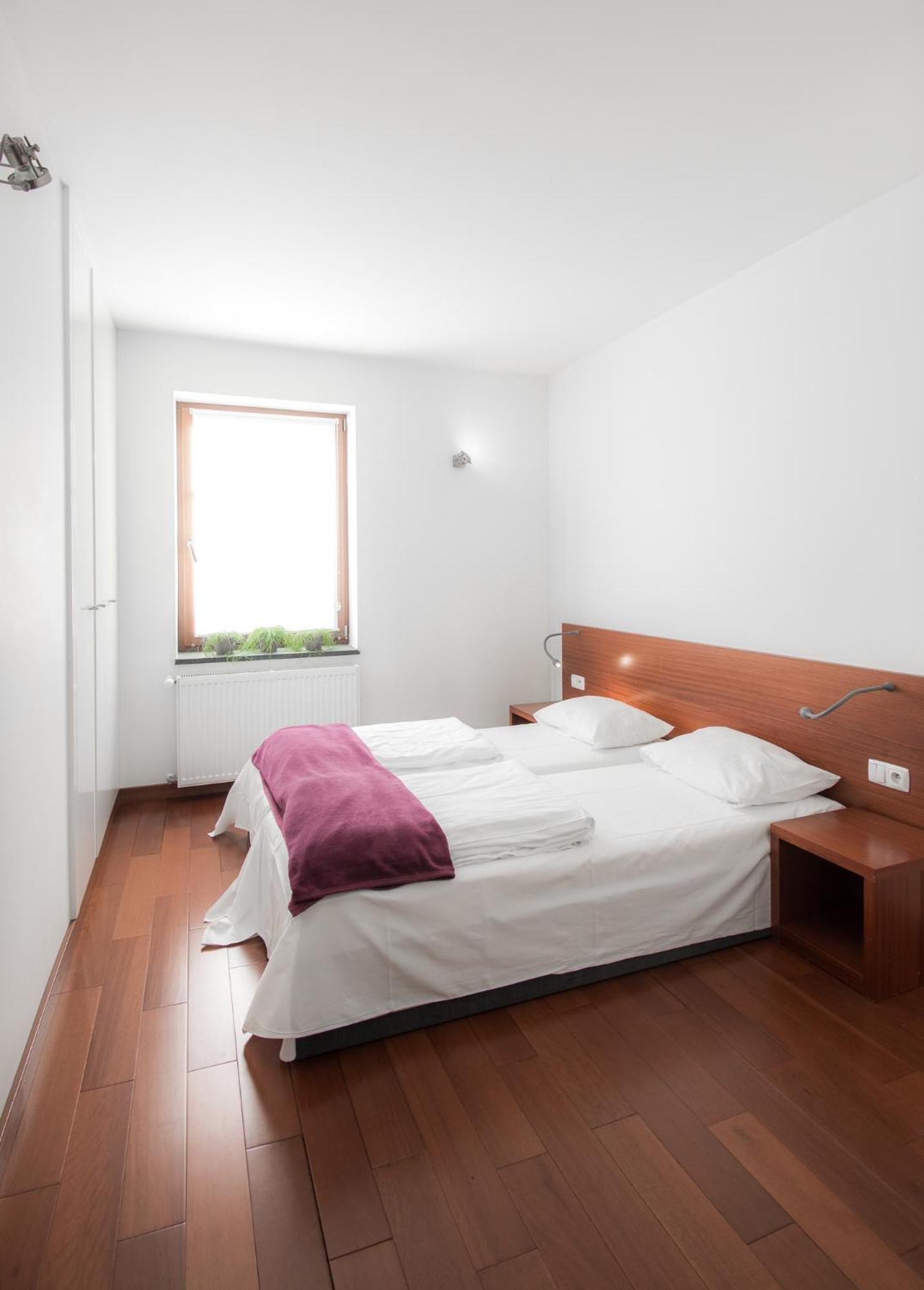 One-Bedroom Apartment photo 1