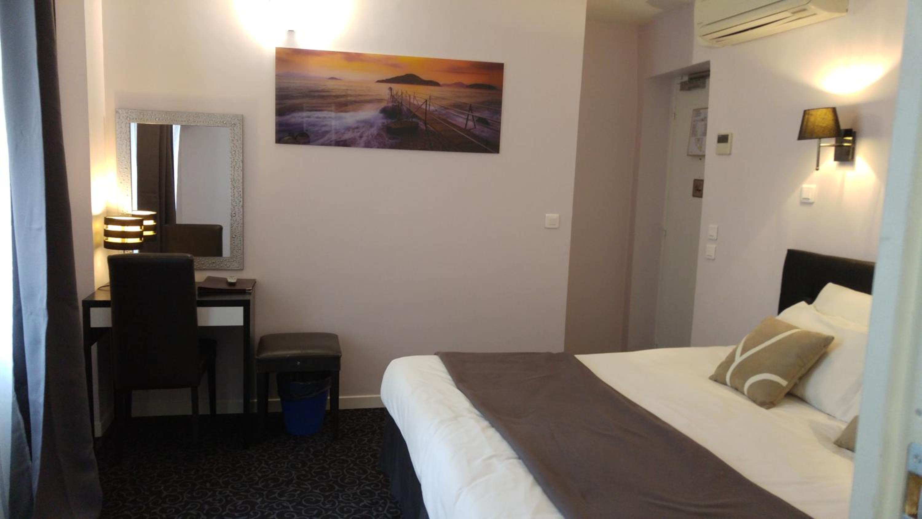 Standard Double Room with Shower photo 3