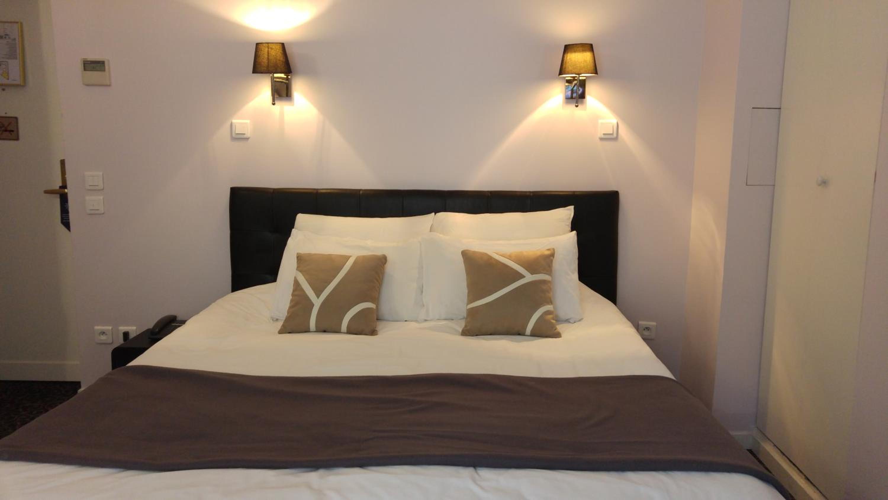 Standard Double Room with Shower photo 2