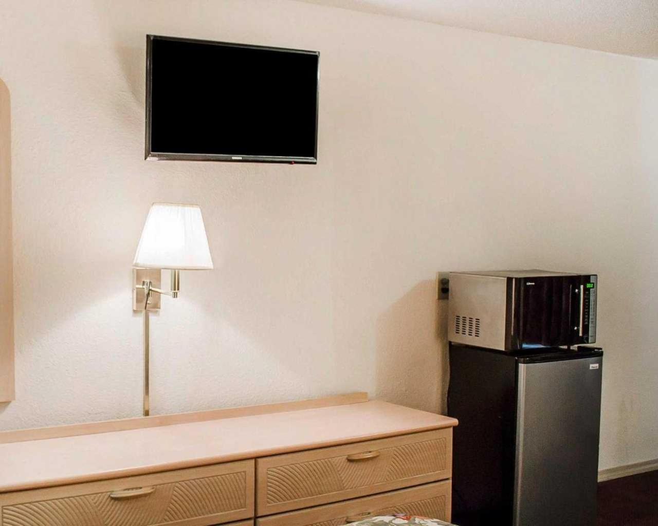 Double Room with Two Double Beds - Smoking - Photo 5