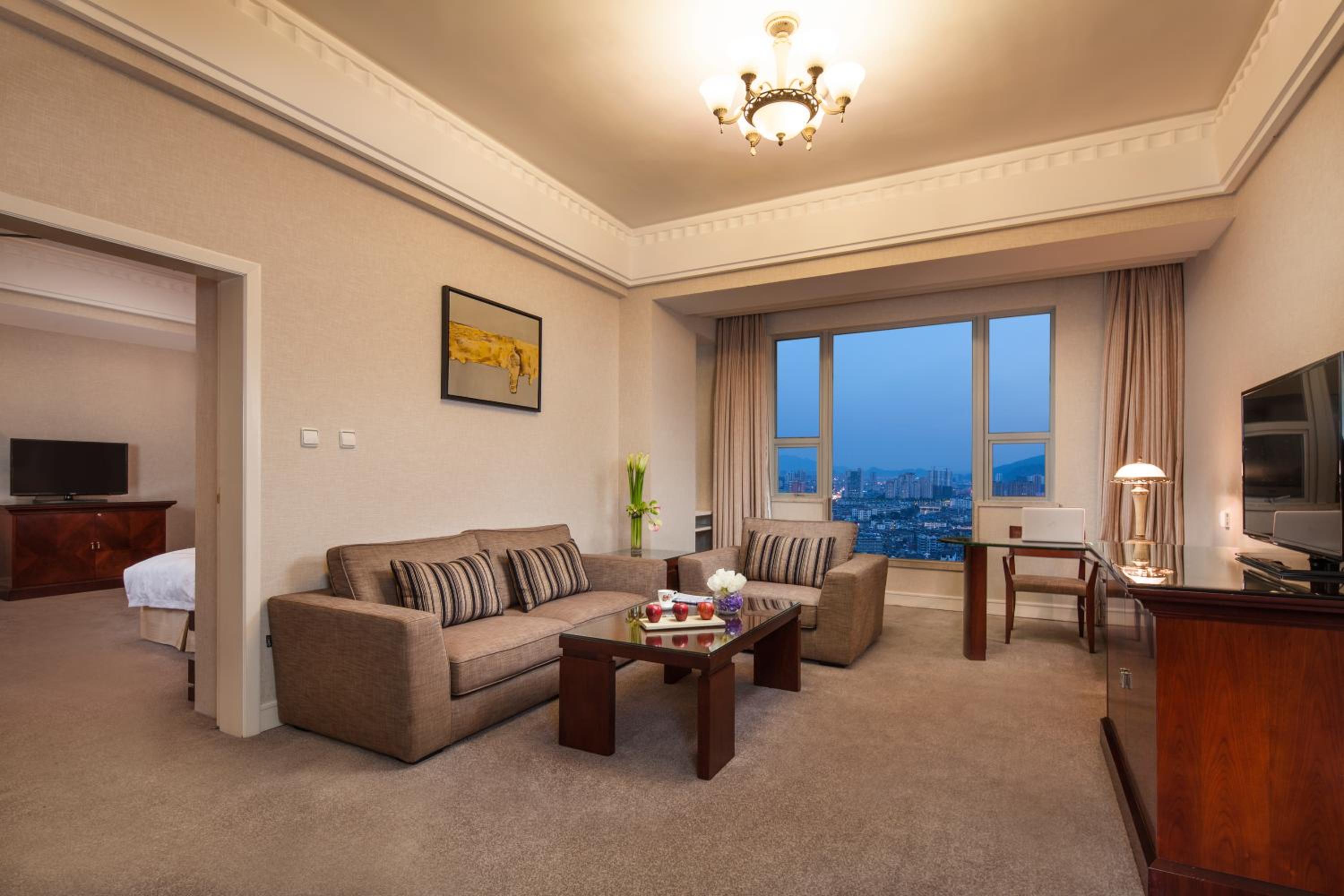 Deluxe Suite photo 2