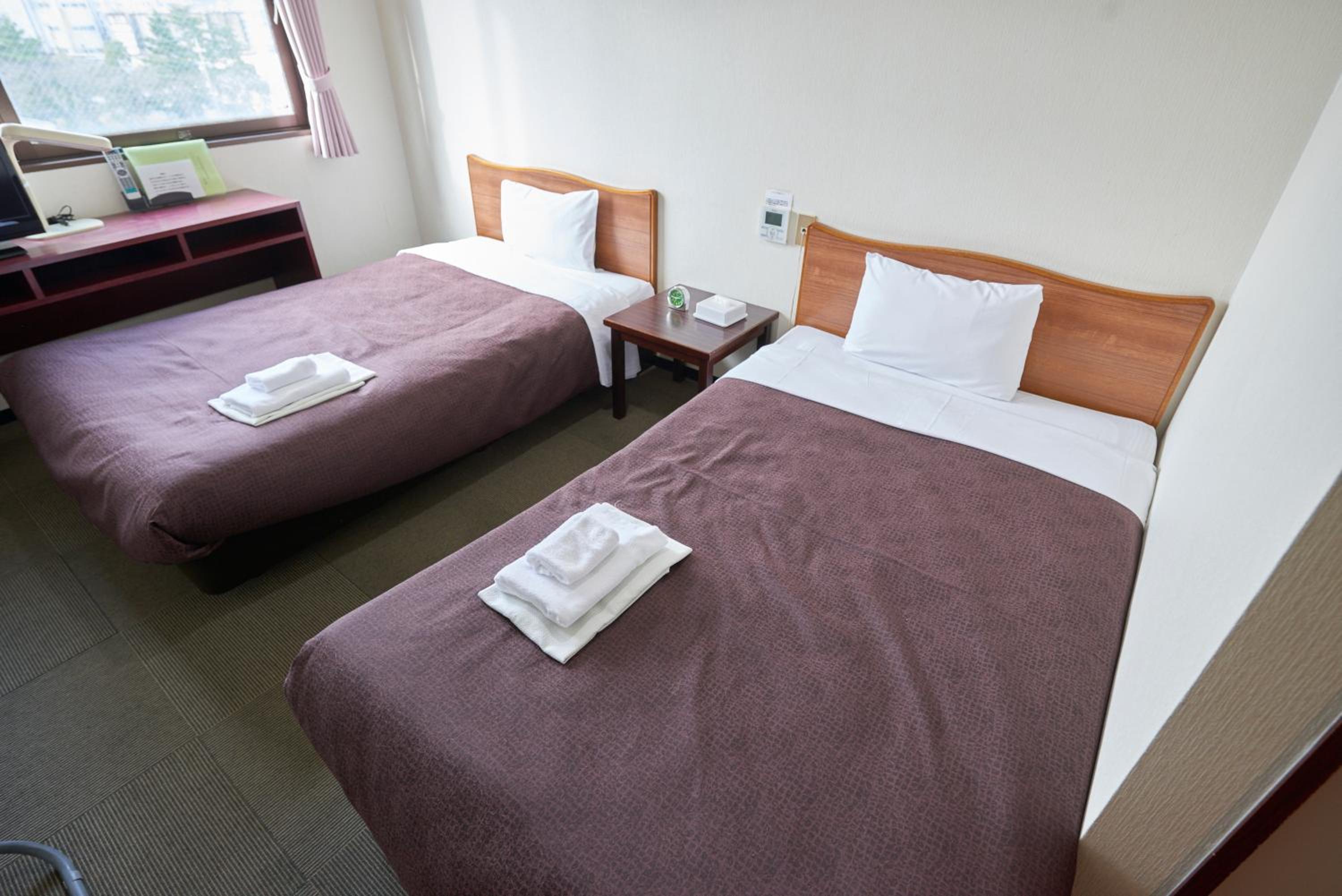 Twin Room - Non-Smoking photo 1