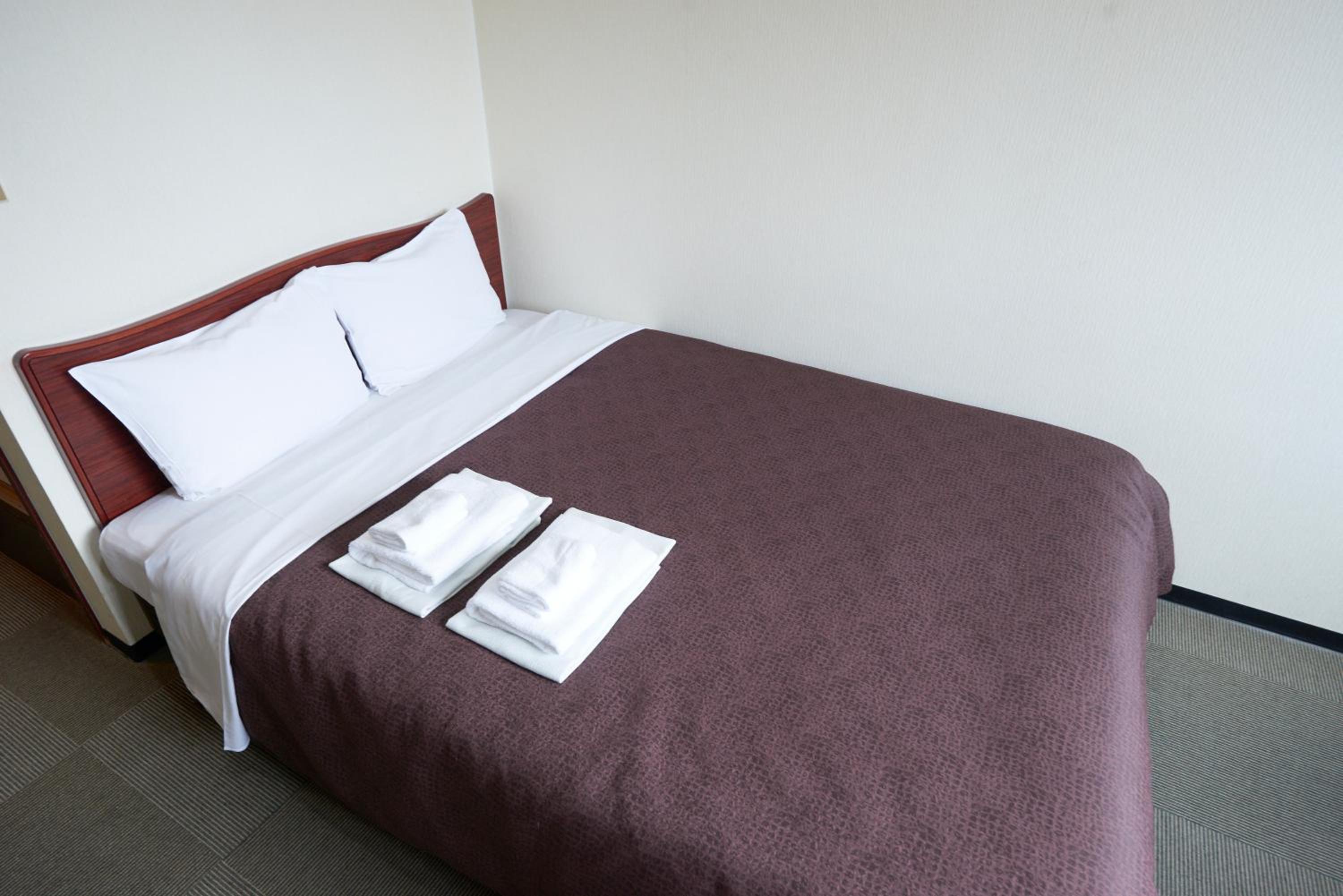 Double Room with Small Double Bed - Smoking photo 2