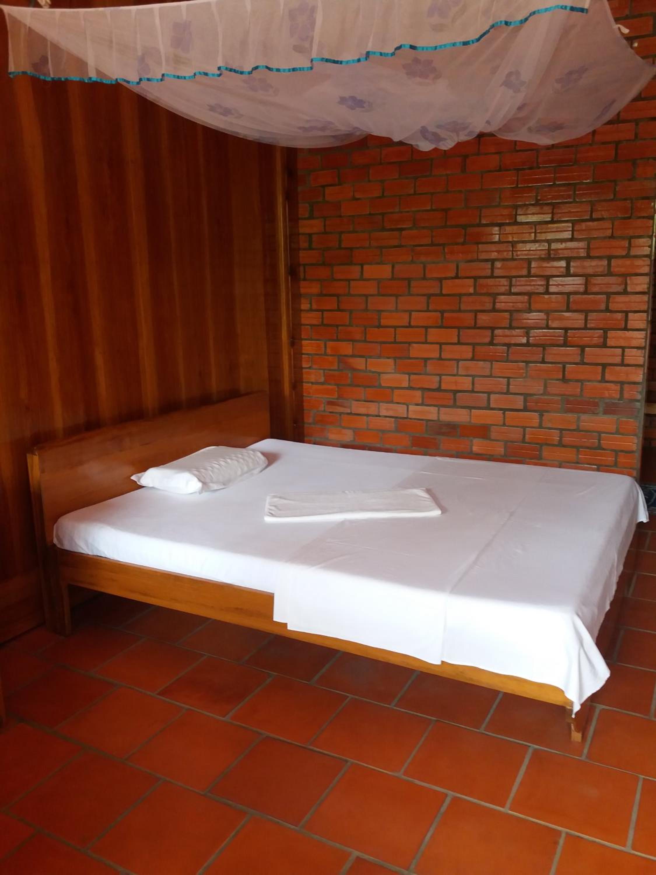 Single Room with Private Bathroom photo 2