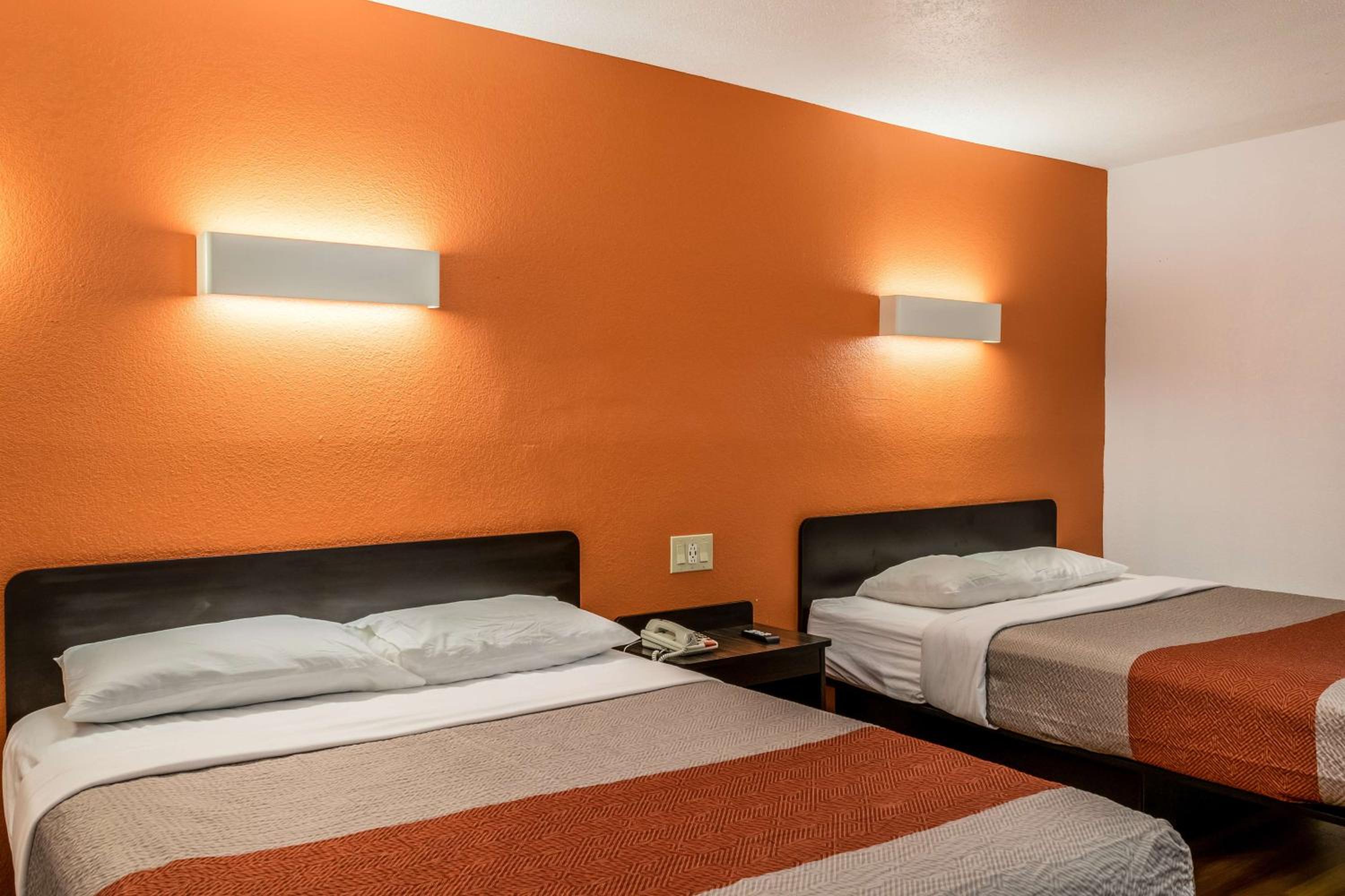 Queen Room with Two Queen Beds - Disability Access - Smoking photo 2