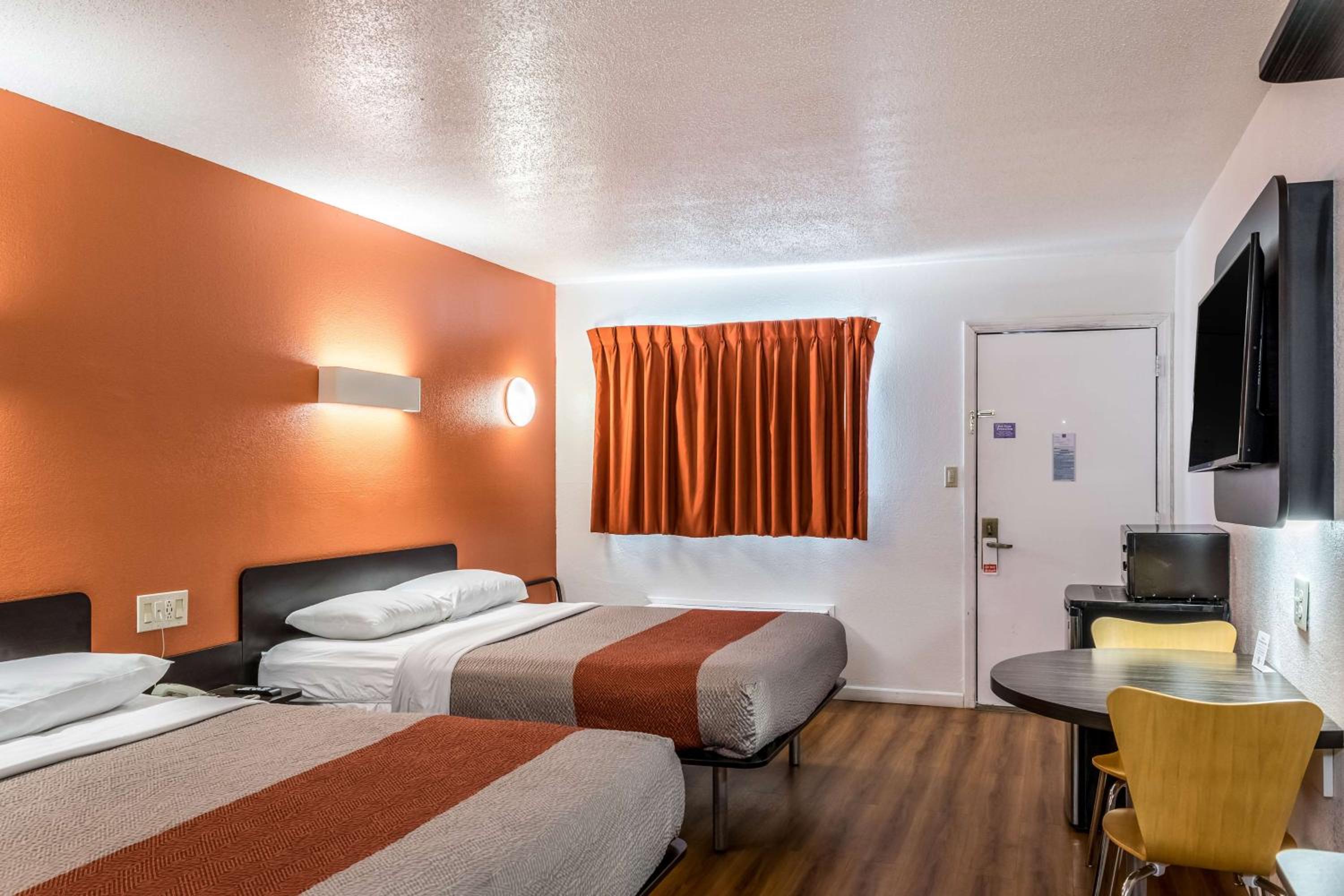 Queen Room with Two Queen Beds - Disability Access - Smoking photo 3