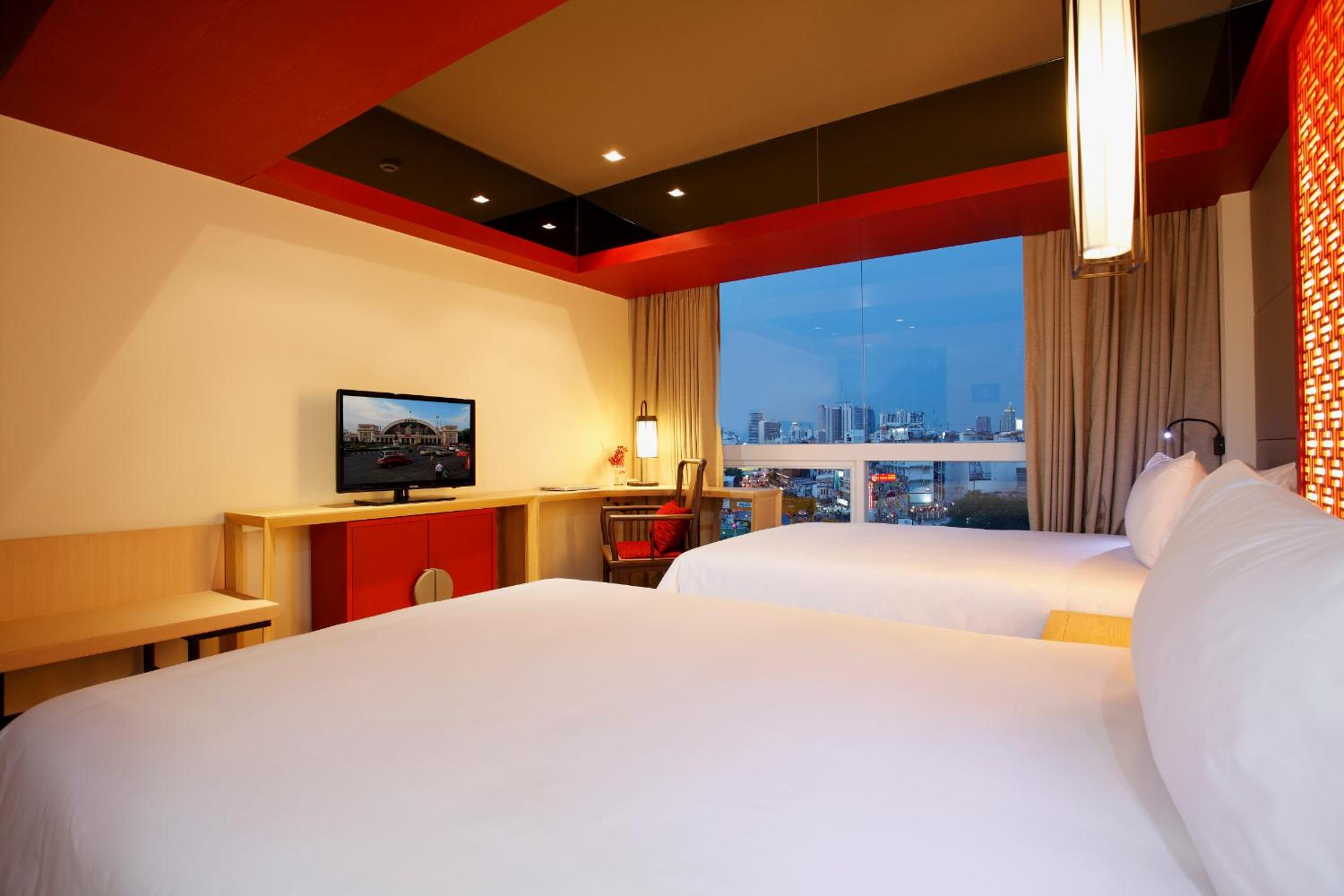 Deluxe Twin Room with City View photo 3
