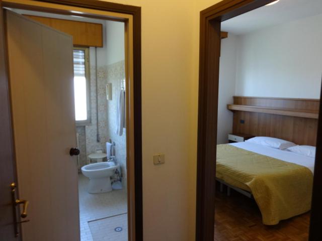 Standard Double or Twin Room photo 1