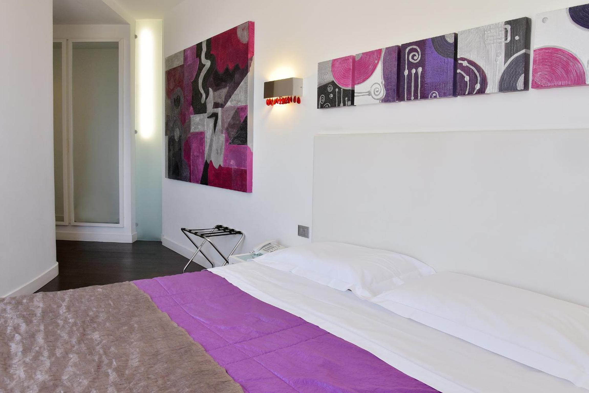 Double Room - Photo 7