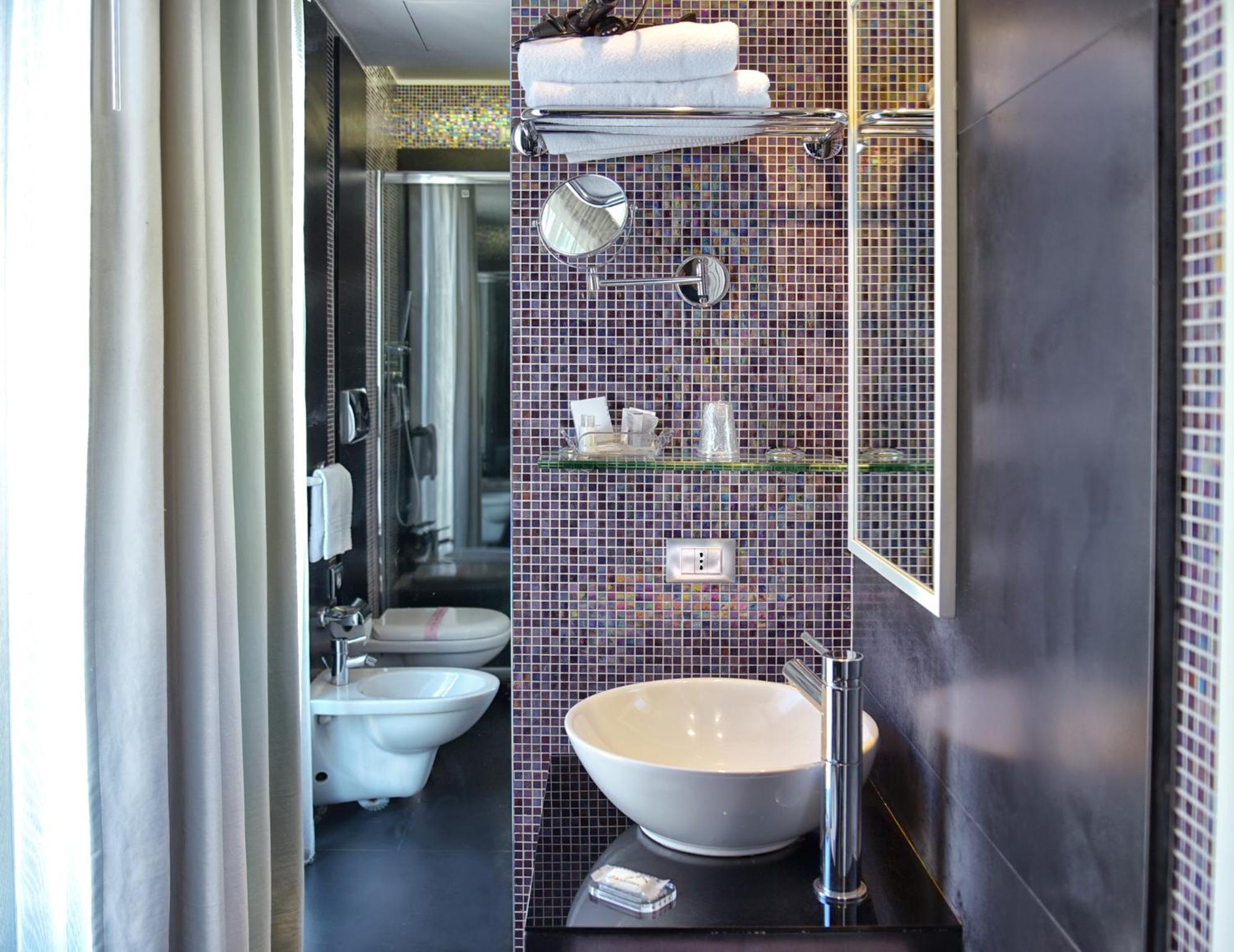 Double Room - Photo 16