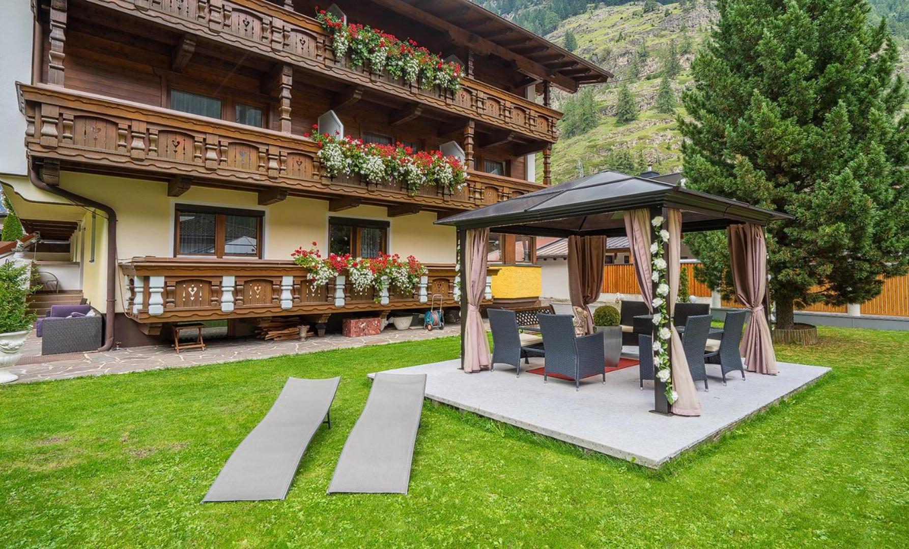 Standard Double Room with Balcony photo 2