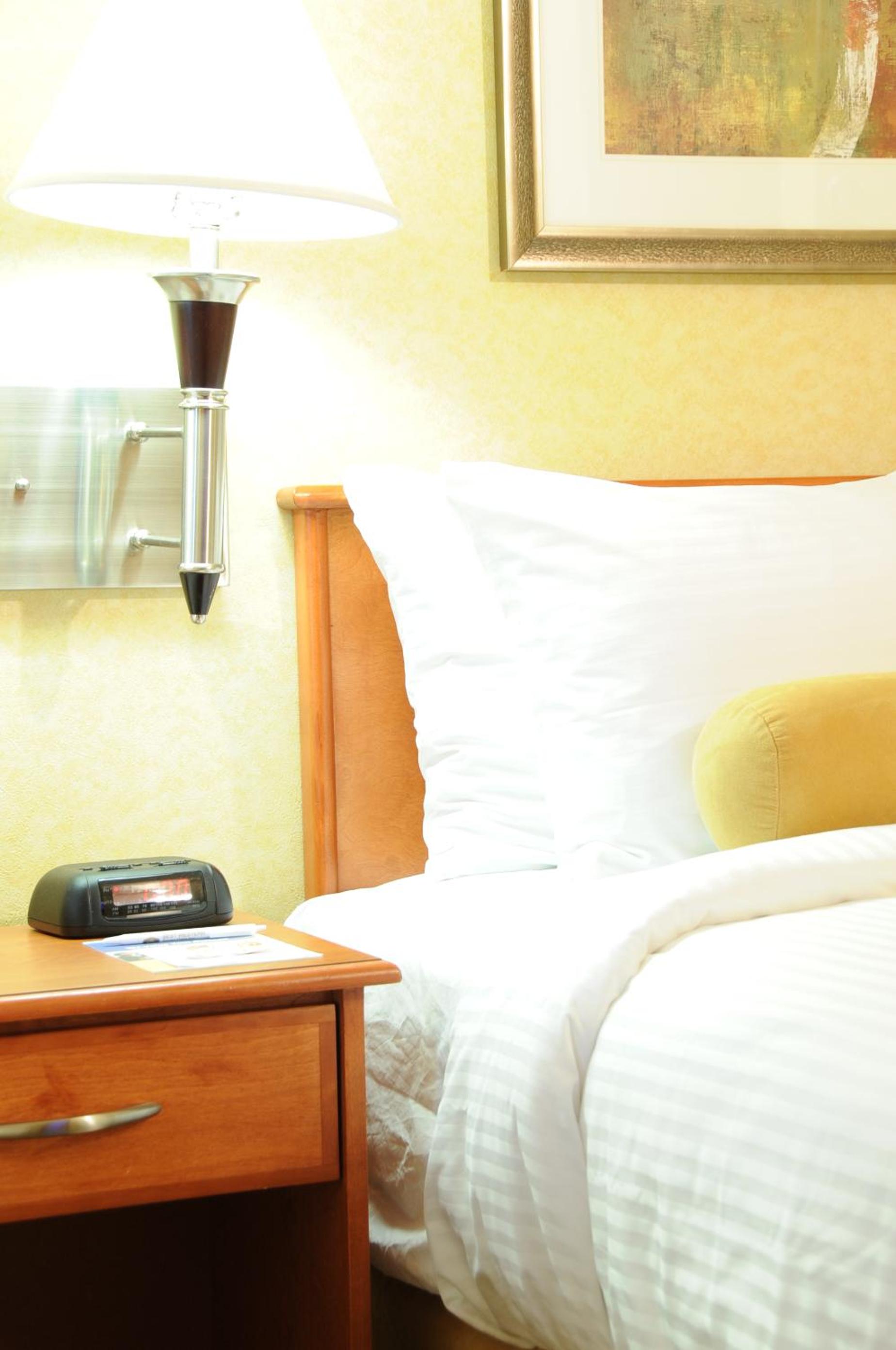Queen Room with Two Queen Beds and Pool Access - Main Floor - Photo 3