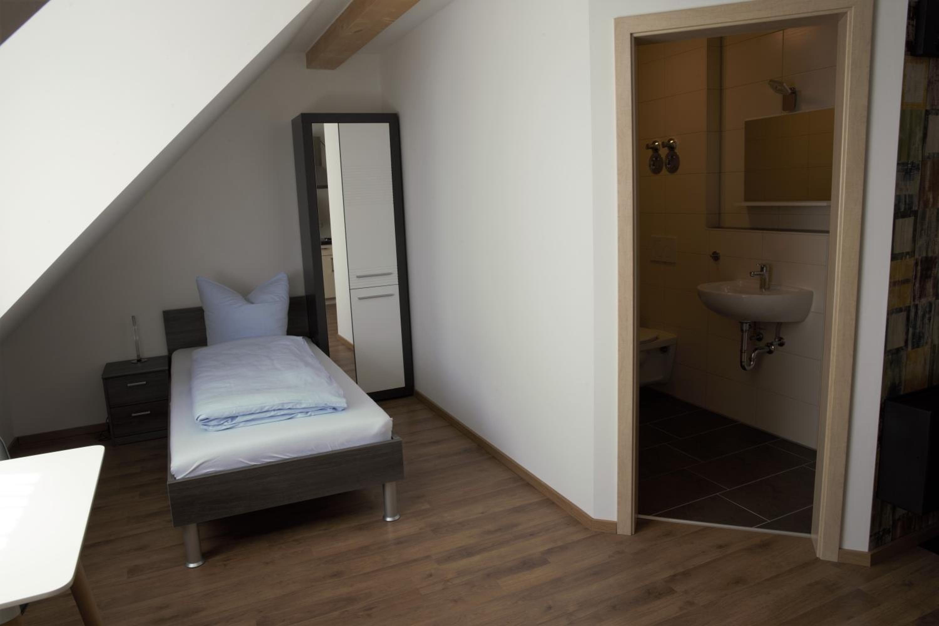 Single Room with Bathroom photo 1