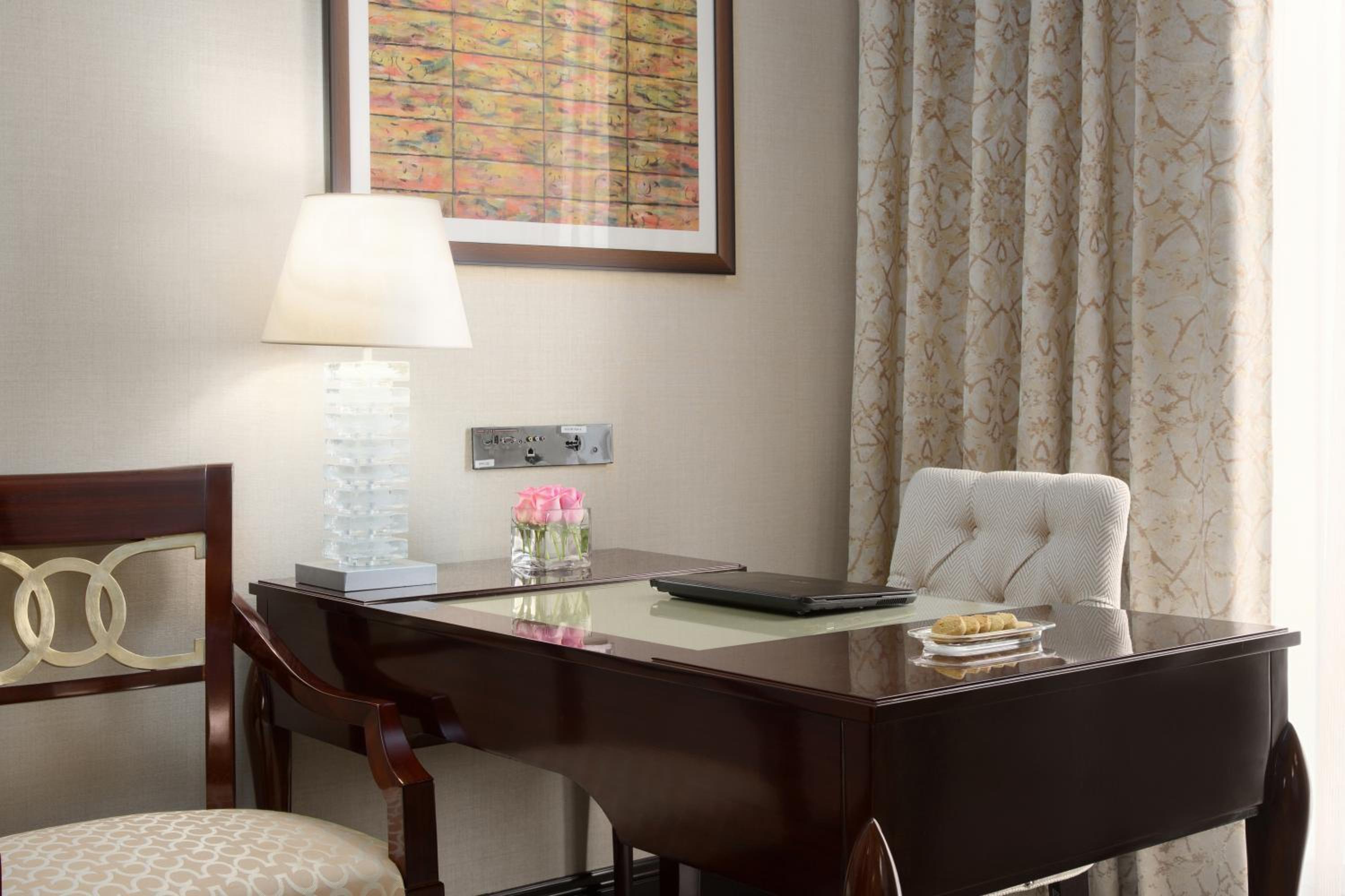 Classic Junior Suite photo 3