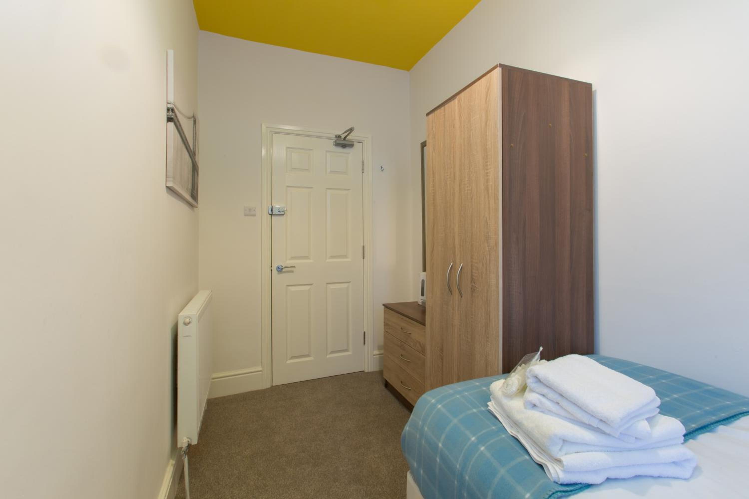 Single Room with Shared Bathroom photo 1