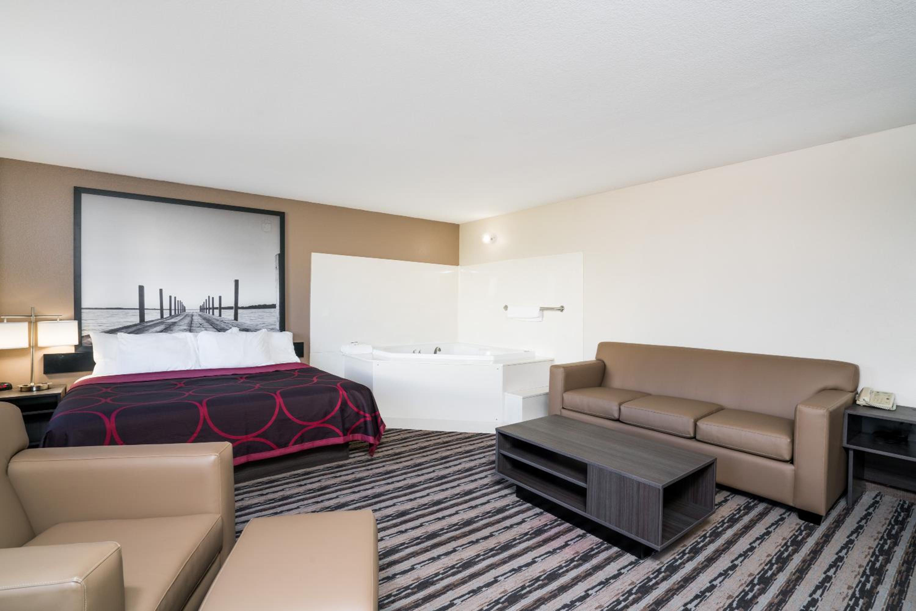 King Suite with Jetted Tub - Non-Smoking - Photo 4