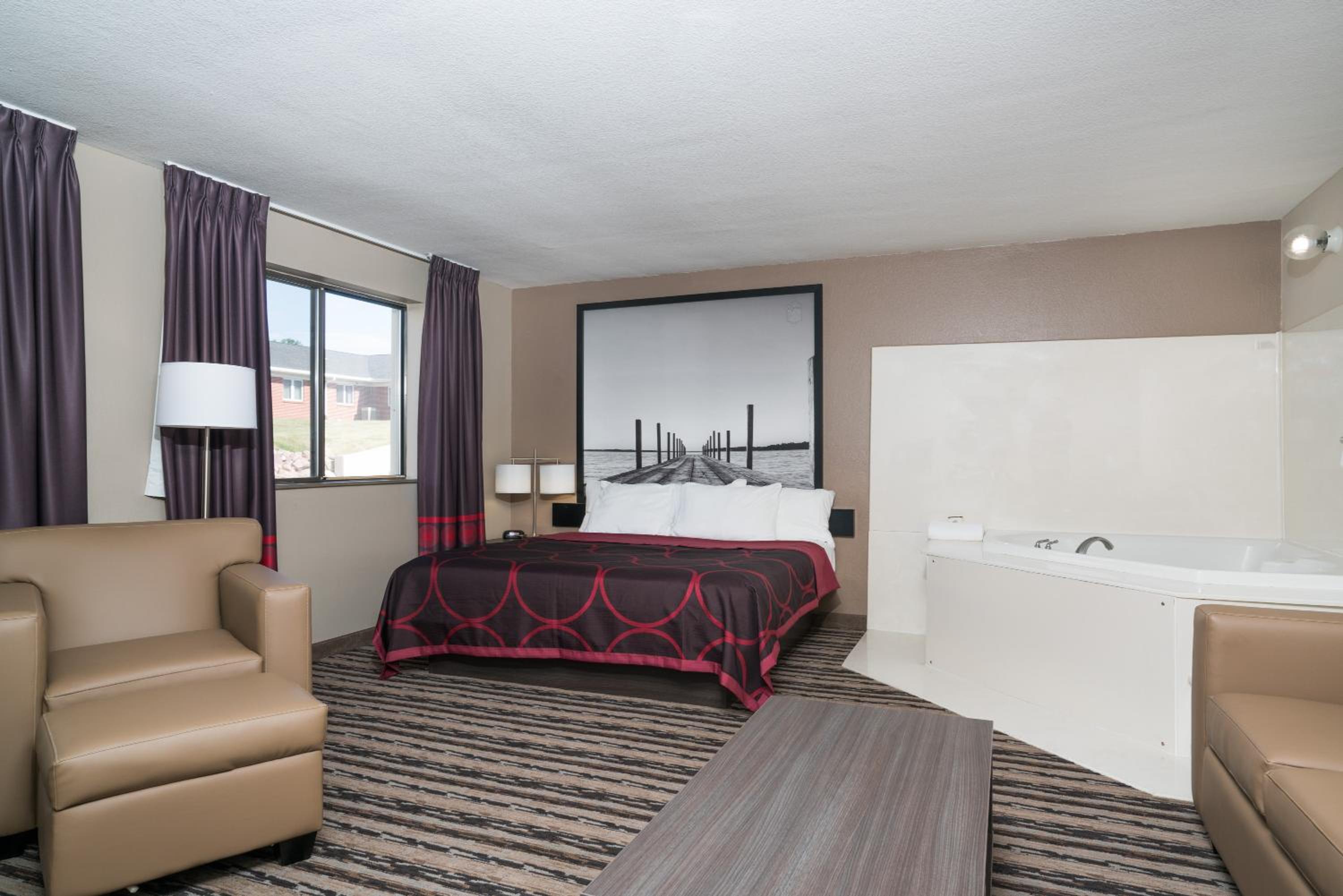 King Suite with Jetted Tub - Non-Smoking - Photo 5