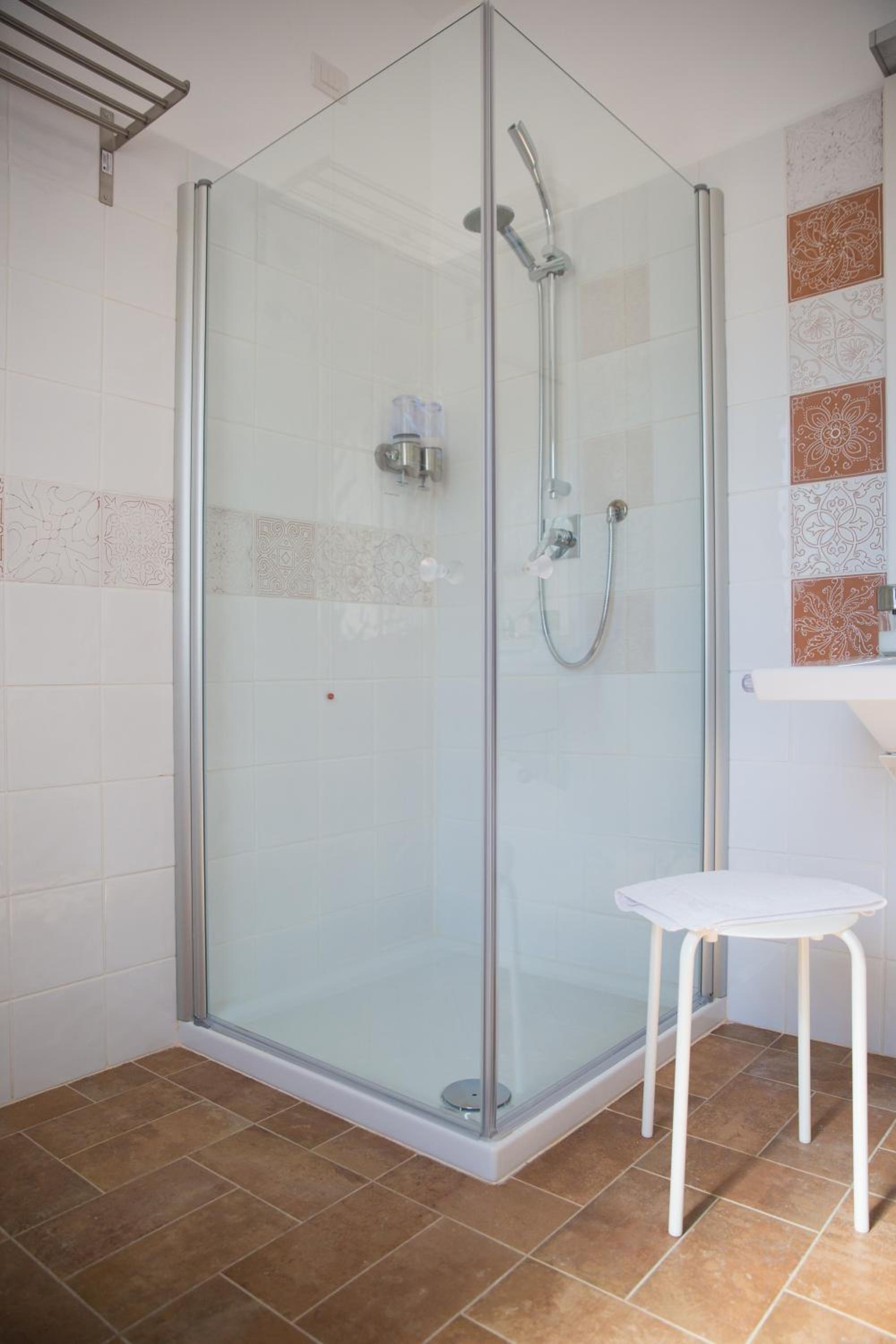 Family Room with Private Bathroom - Photo 3