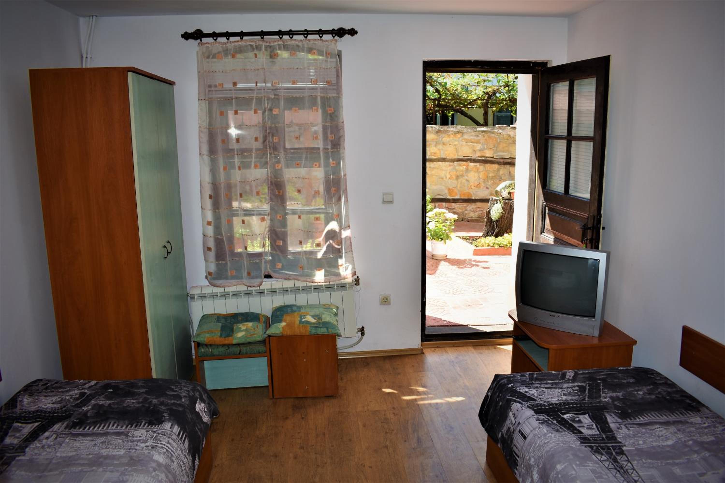 Twin Room with Private Bathroom photo 1
