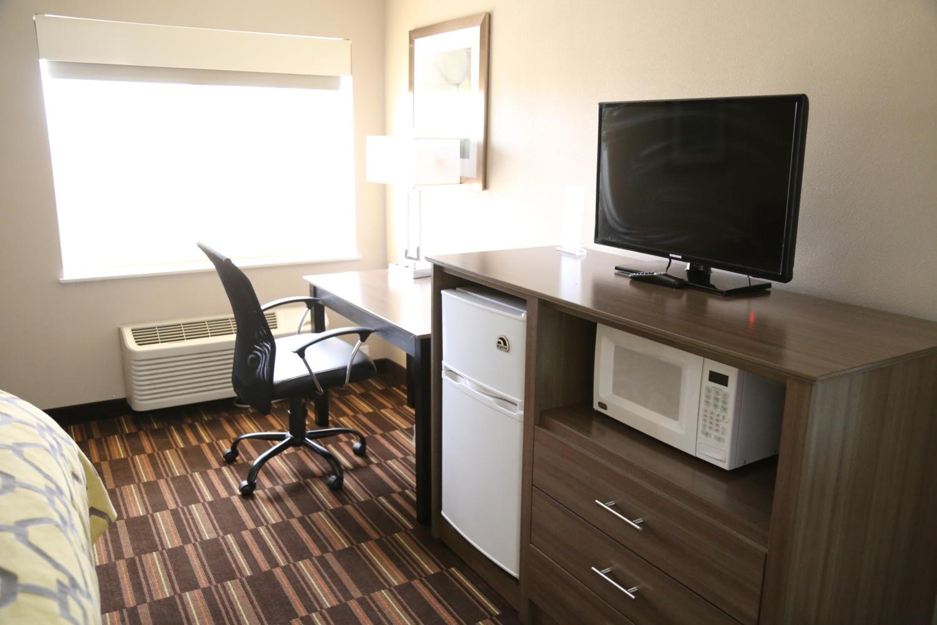 King Room - Non-Smoking - Photo 8