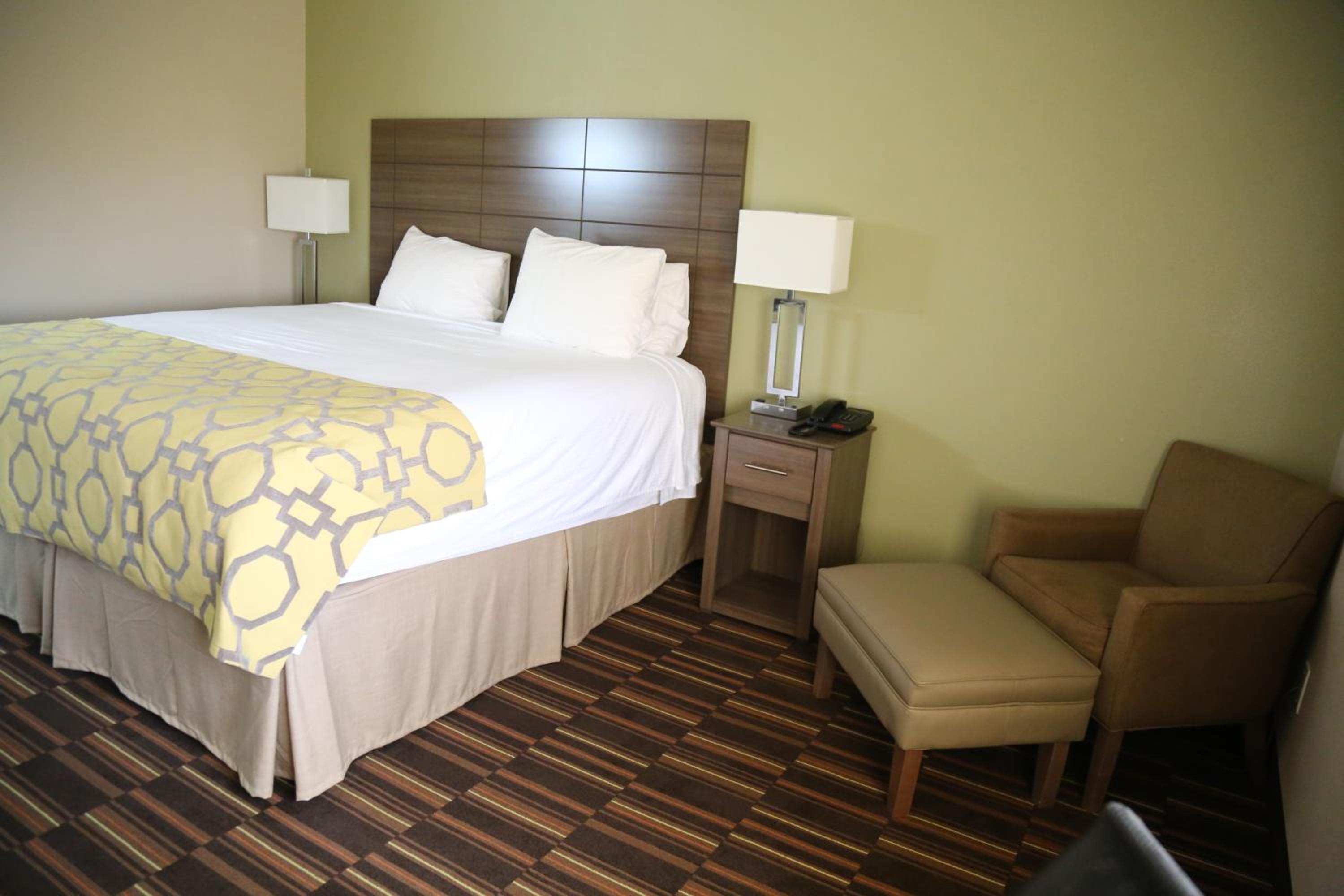 King Room - Non-Smoking - Photo 3