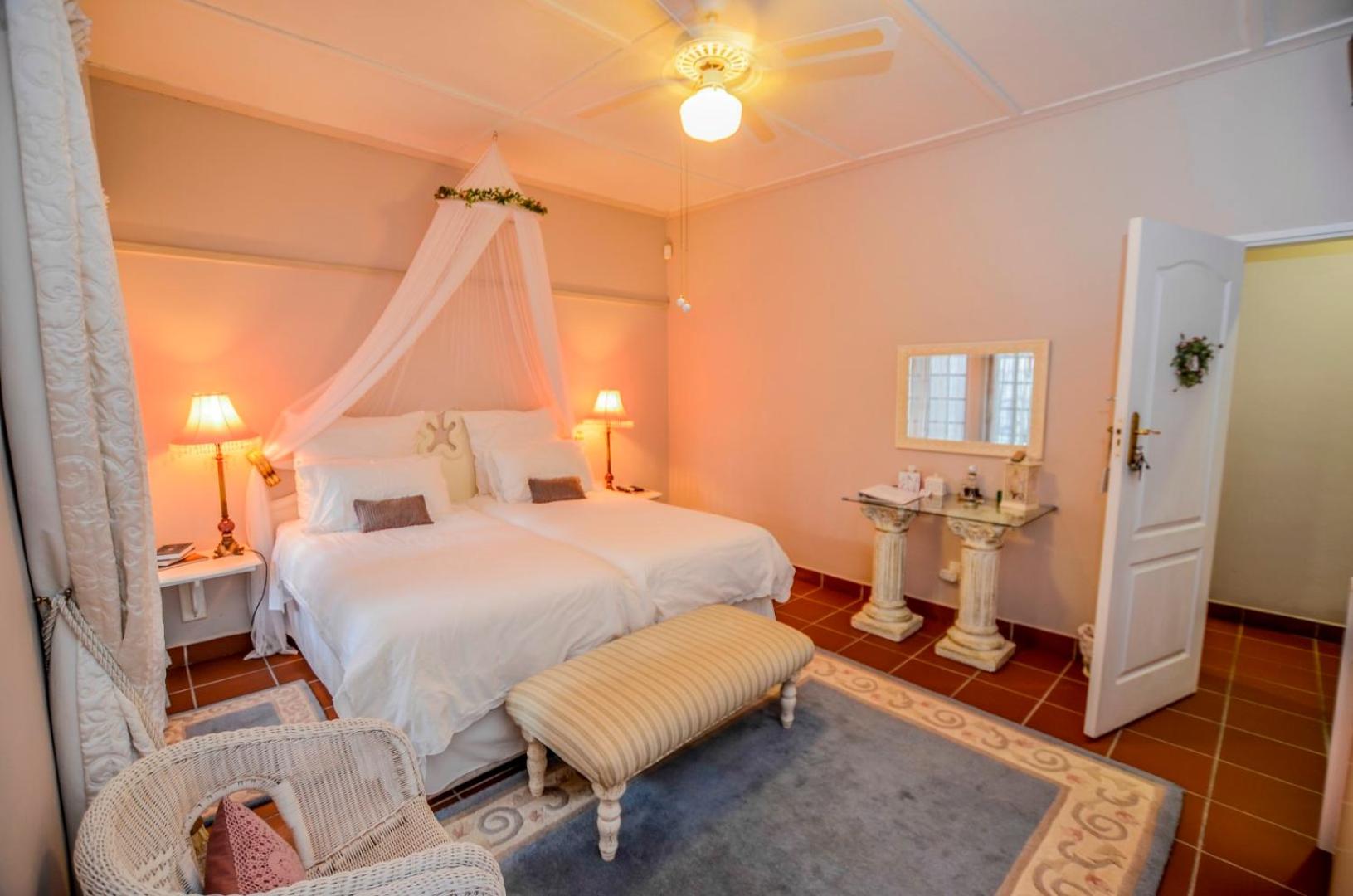 Deluxe Double or Twin Room with Garden View photo 2