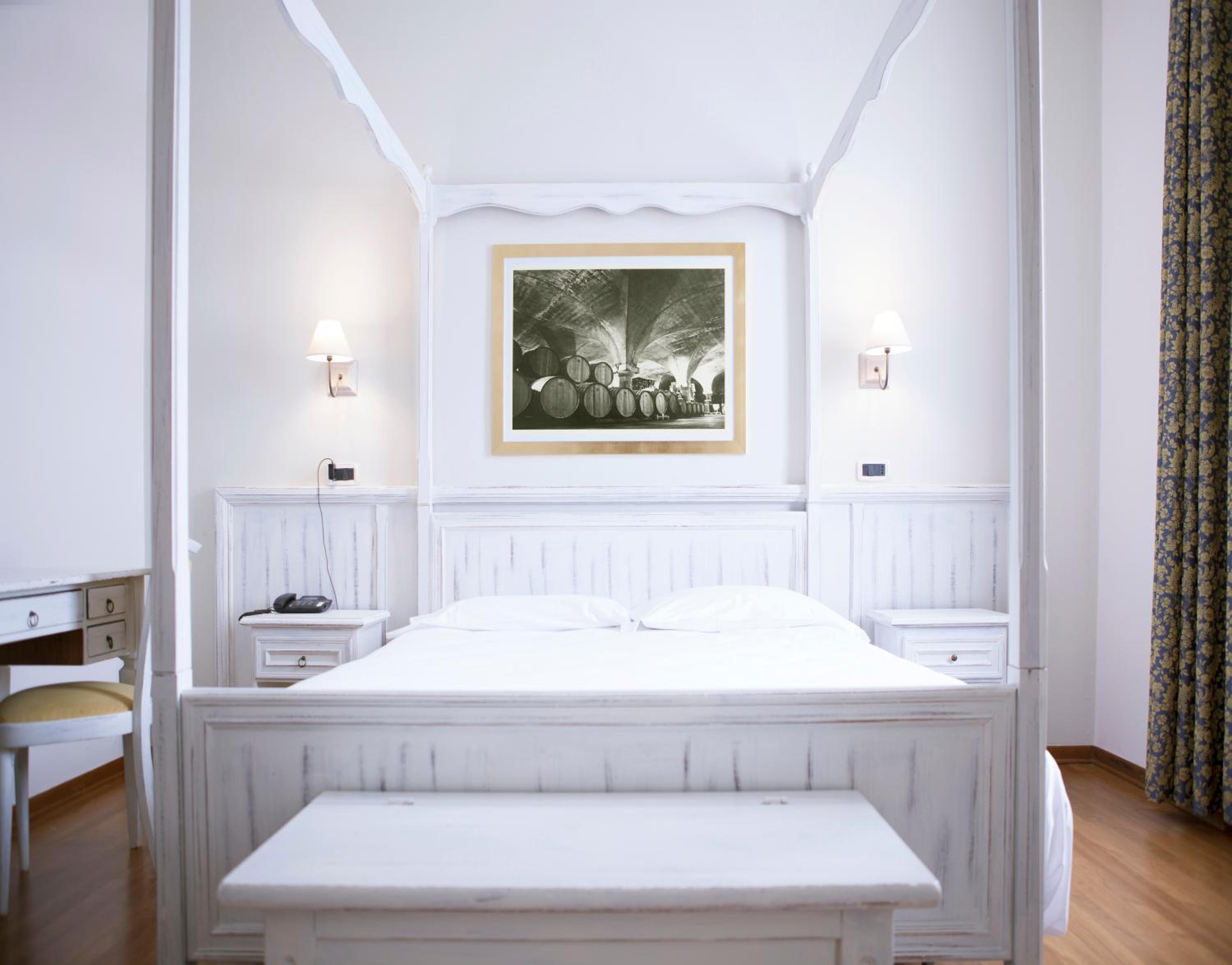 Superior Double Room with Lake View - Photo 3