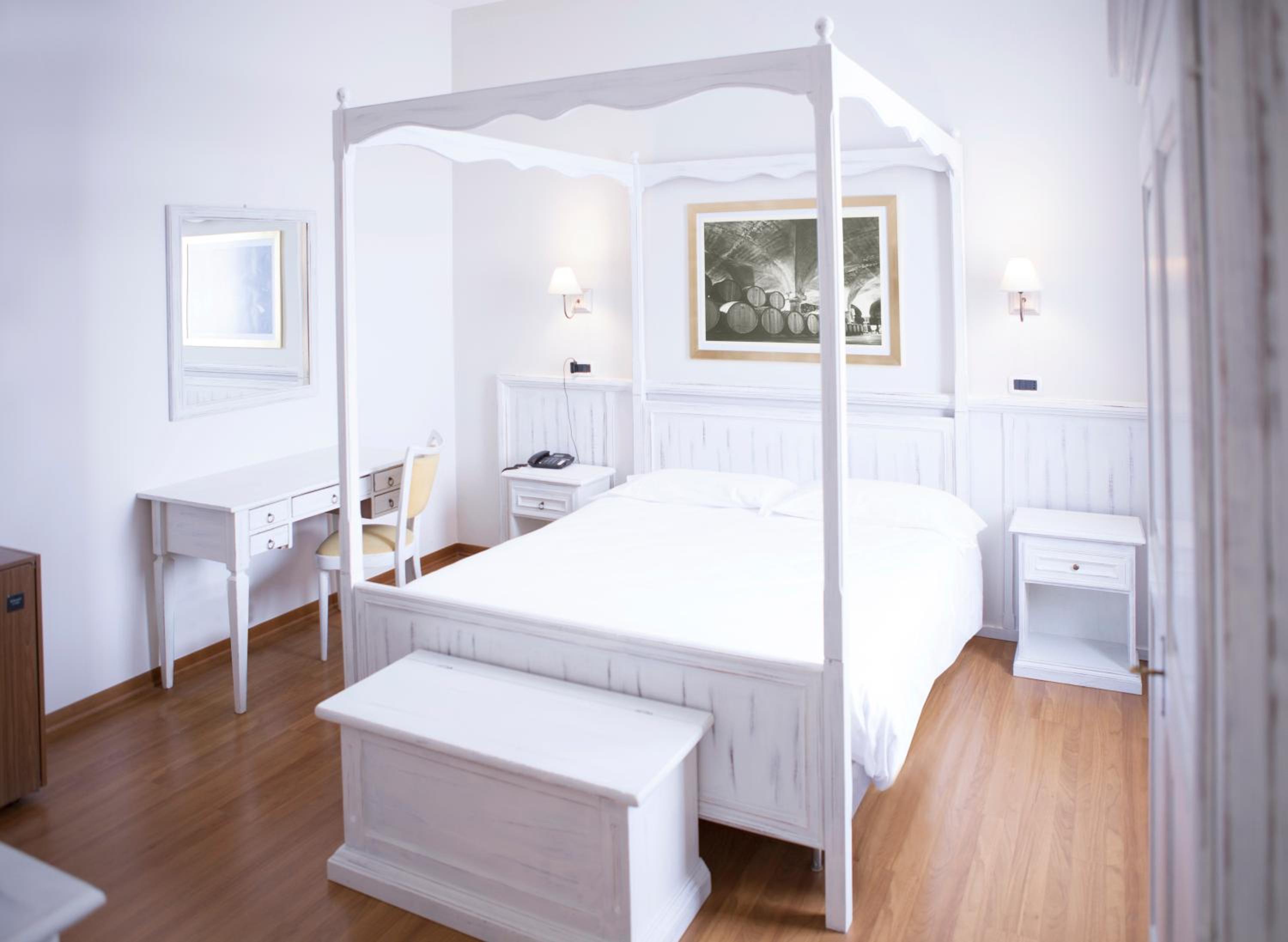 Superior Double Room with Lake View - Photo 1