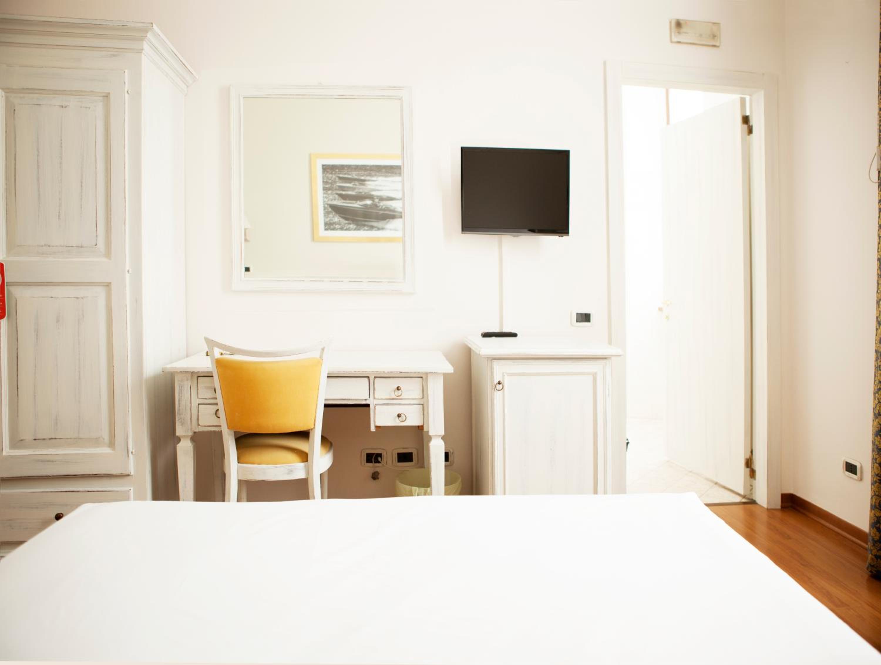 Standard Double Room with Lake View photo 1