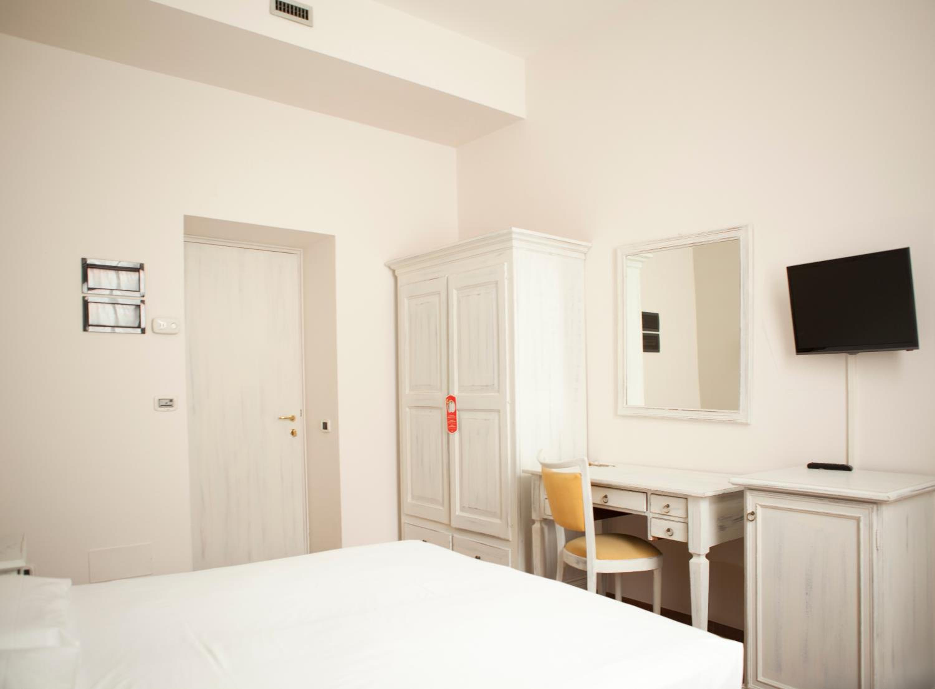 Standard Double Room with Lake View photo 2