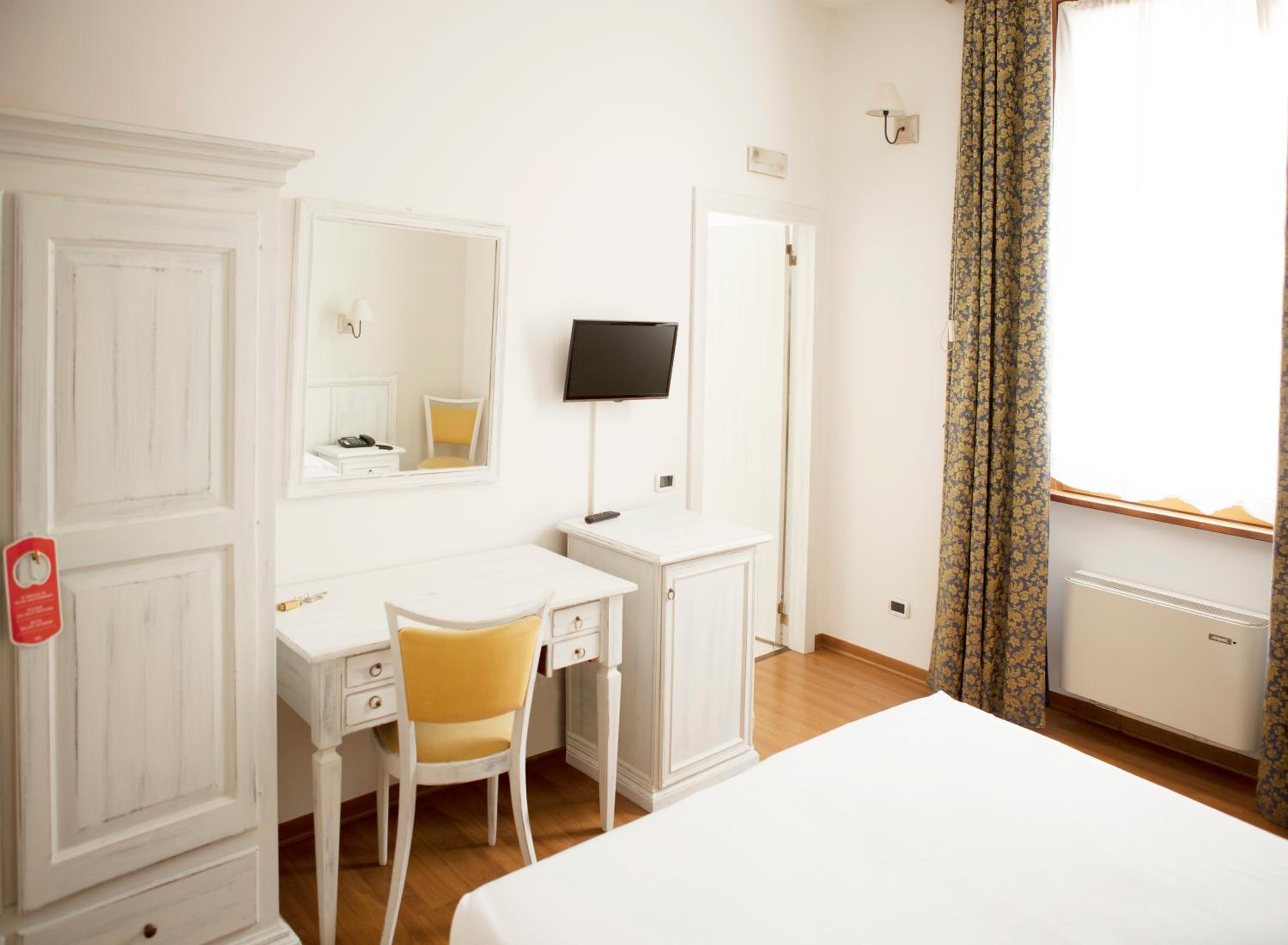 Standard Double Room - Photo 3