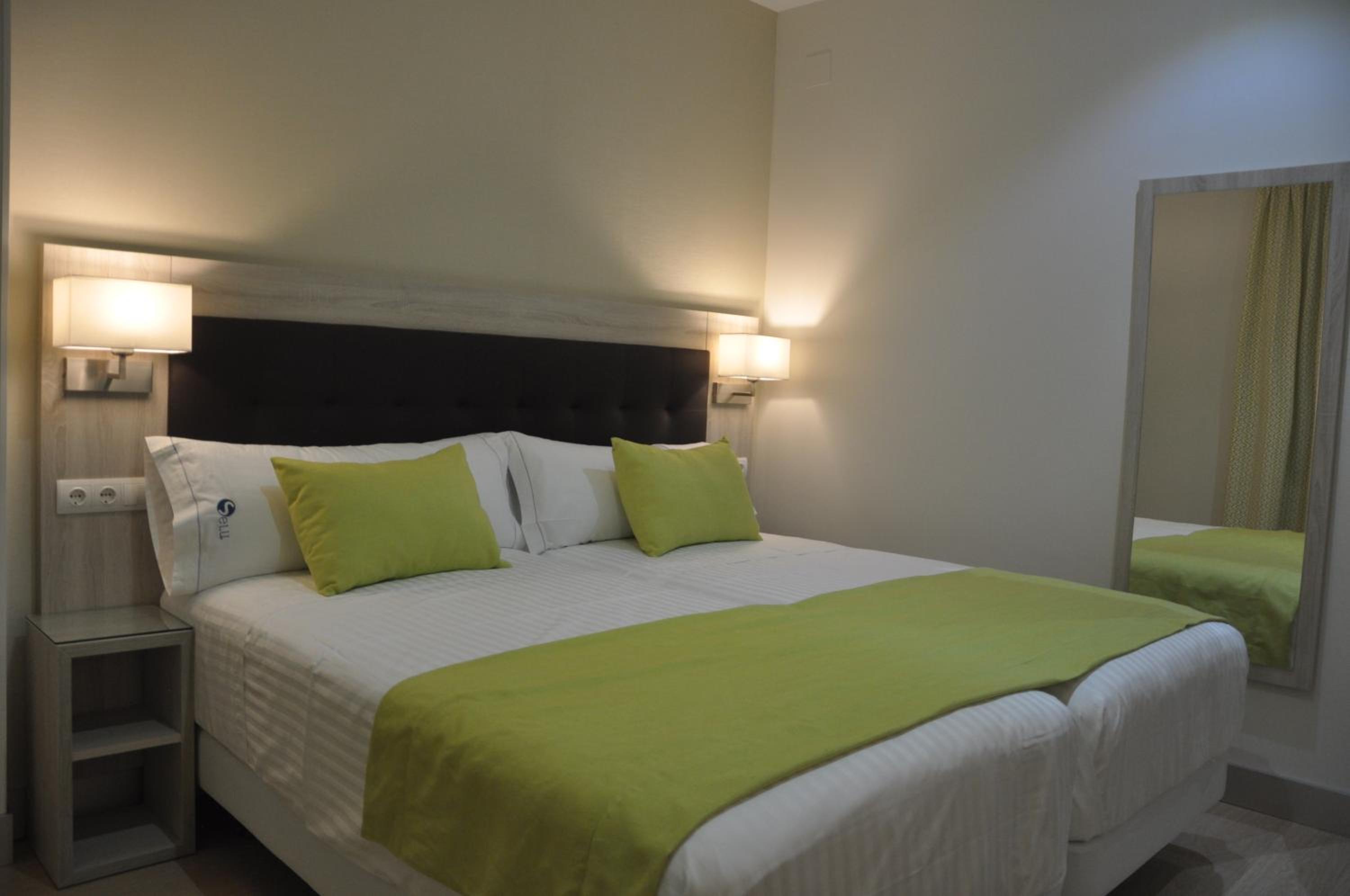 Standard Twin Room - Photo 2