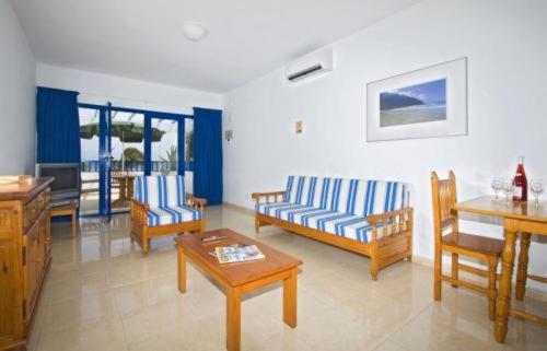One-Bedroom Apartment with Sea View photo 3