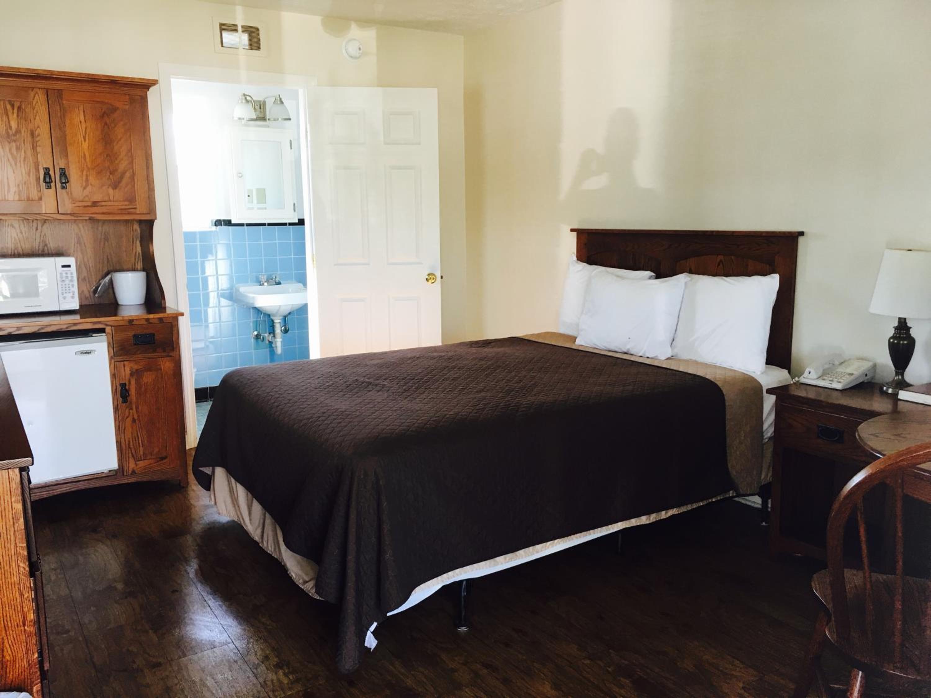 Standard Queen Room photo 2