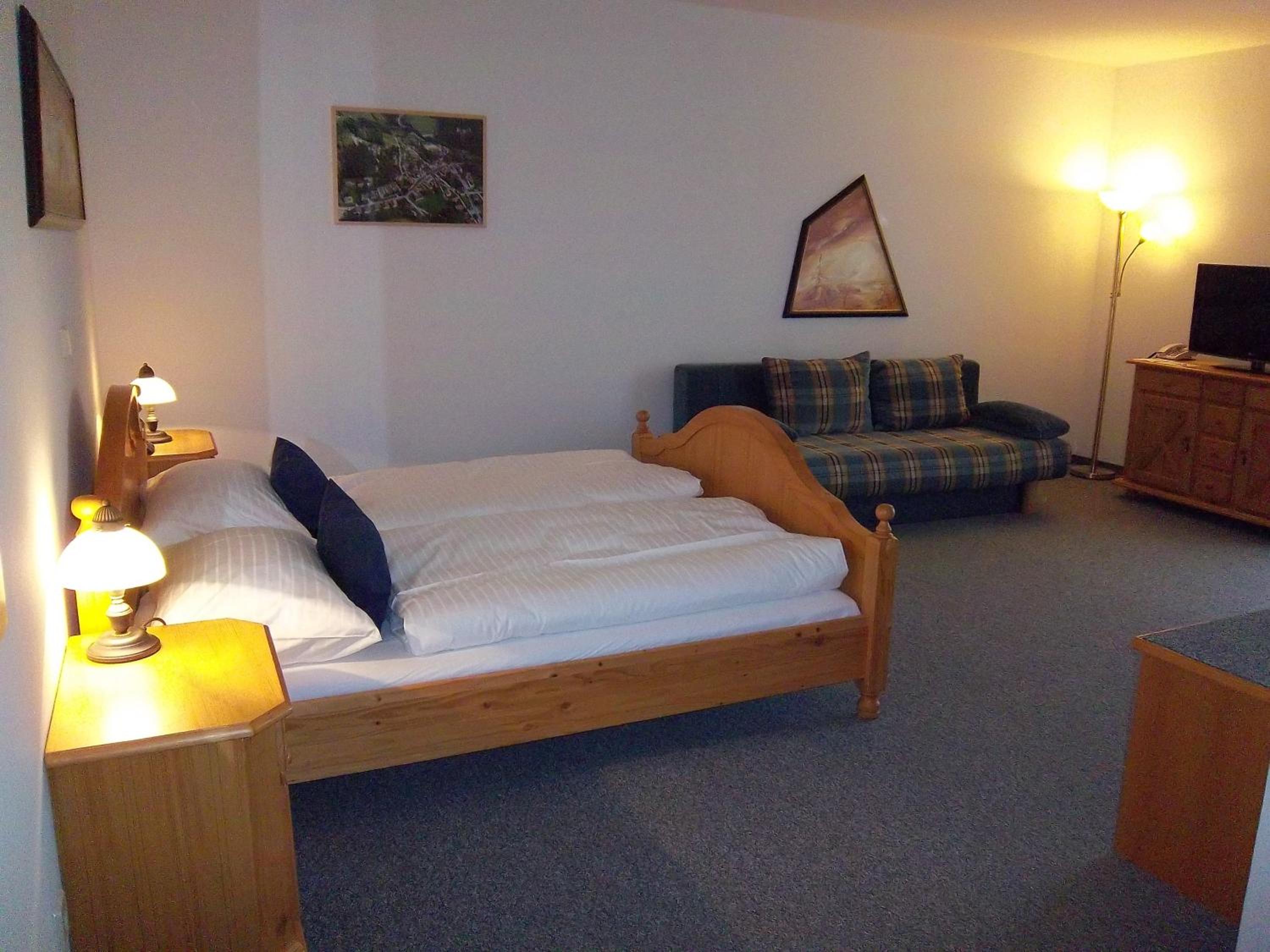 Family Room (2 Adults + 2 Children)