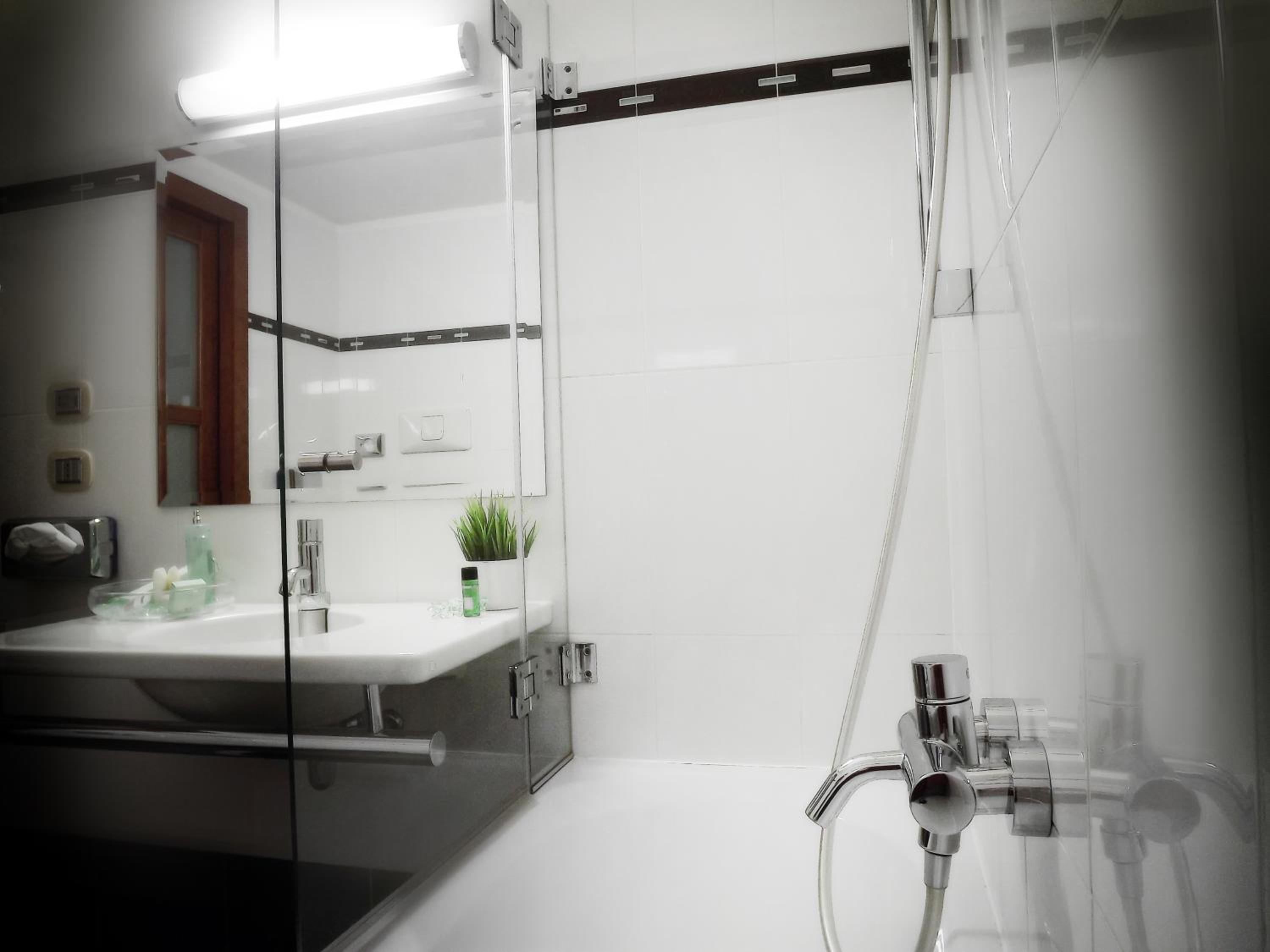 Classic Double or Twin Room - Photo 4