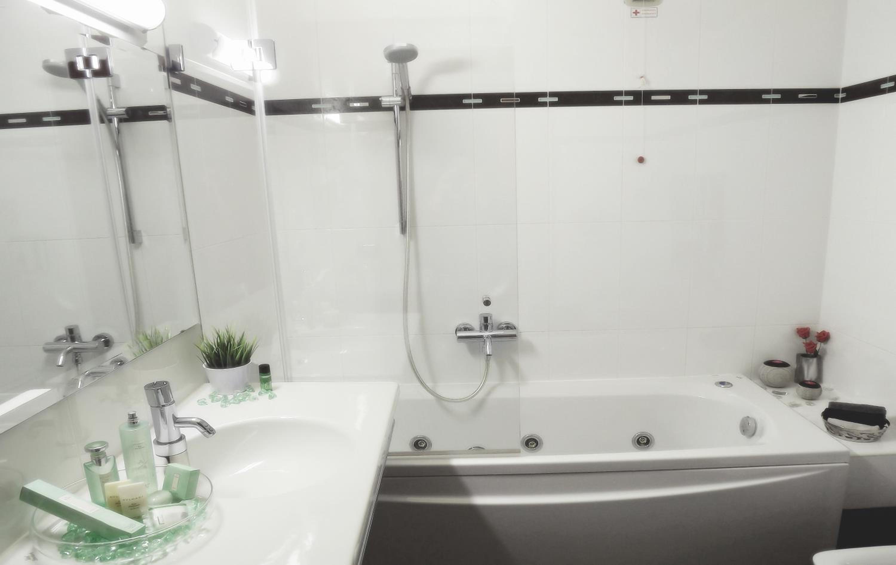 Classic Double or Twin Room - Photo 8