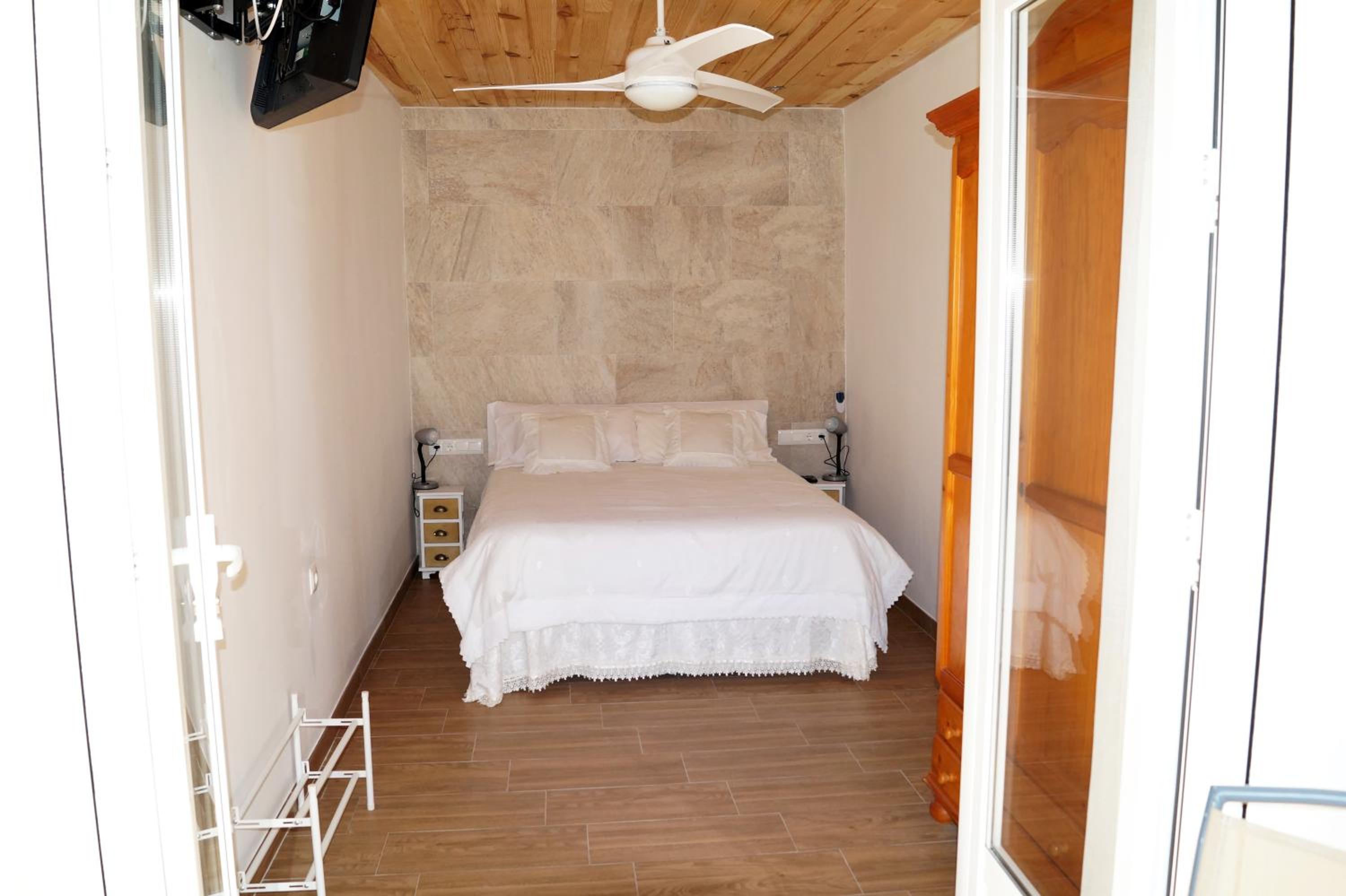 Two-Bedroom House - Photo 1