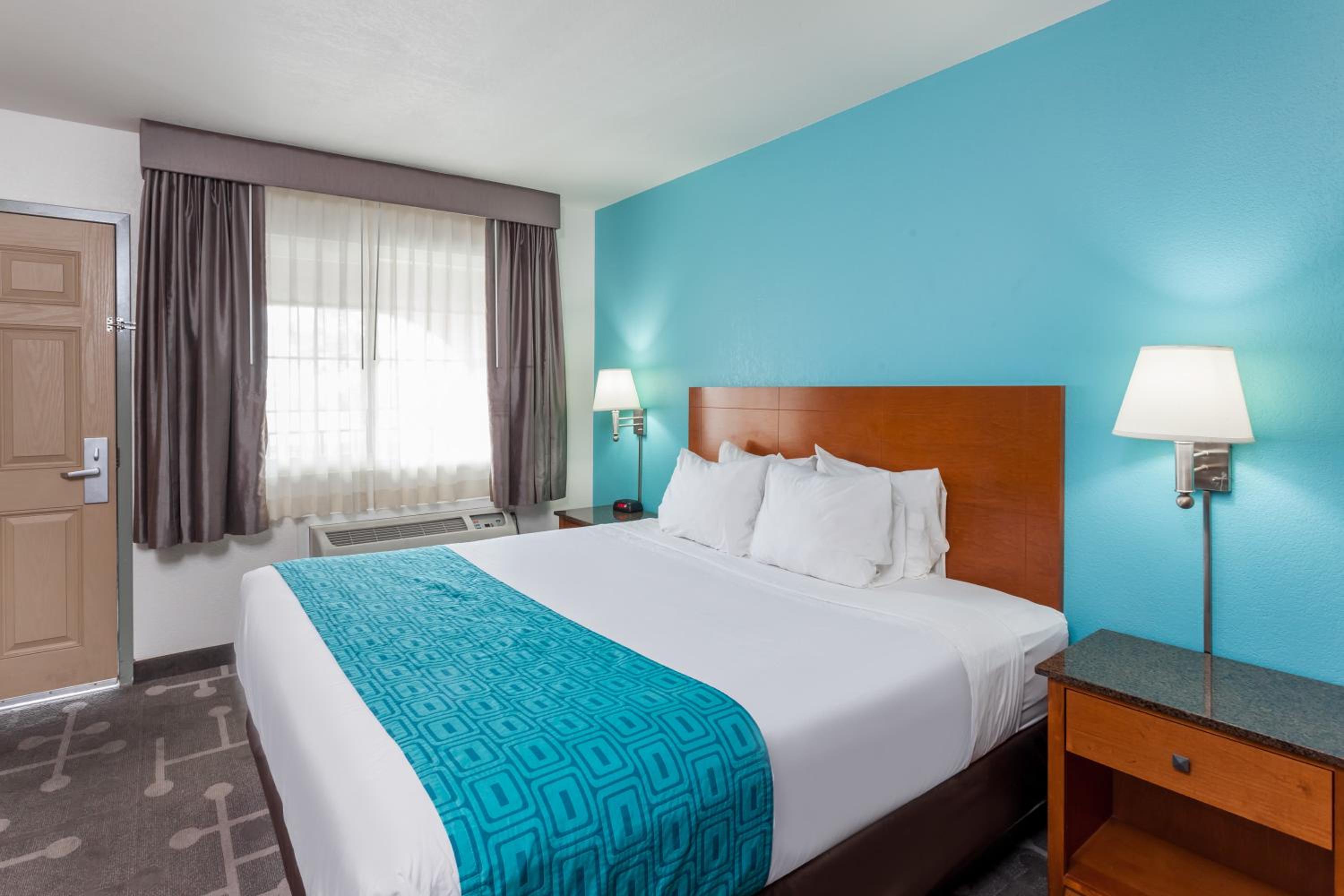 King Room with - Mobility/Hearing Impaired Access - Non-Smoking - Photo 1