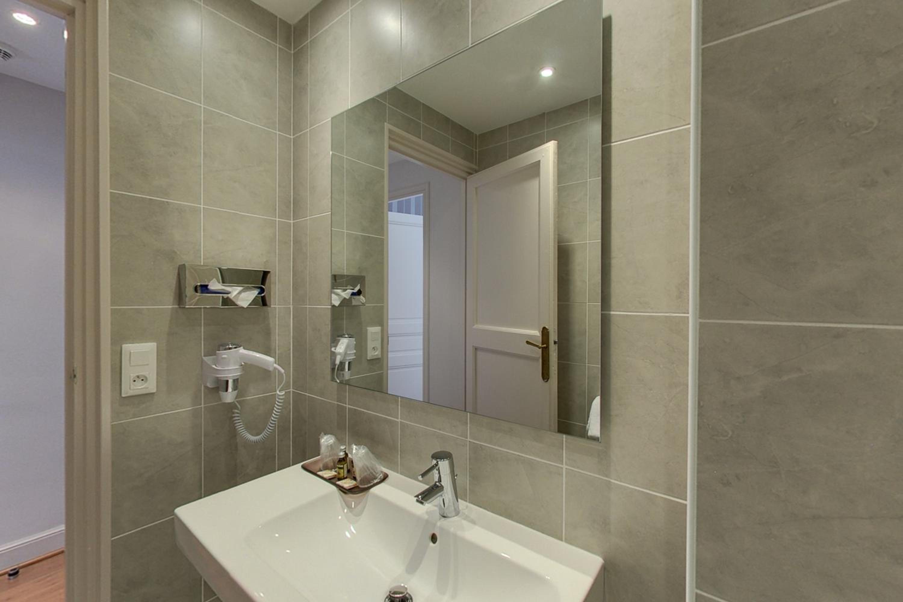 Superior Double Room - Photo 8