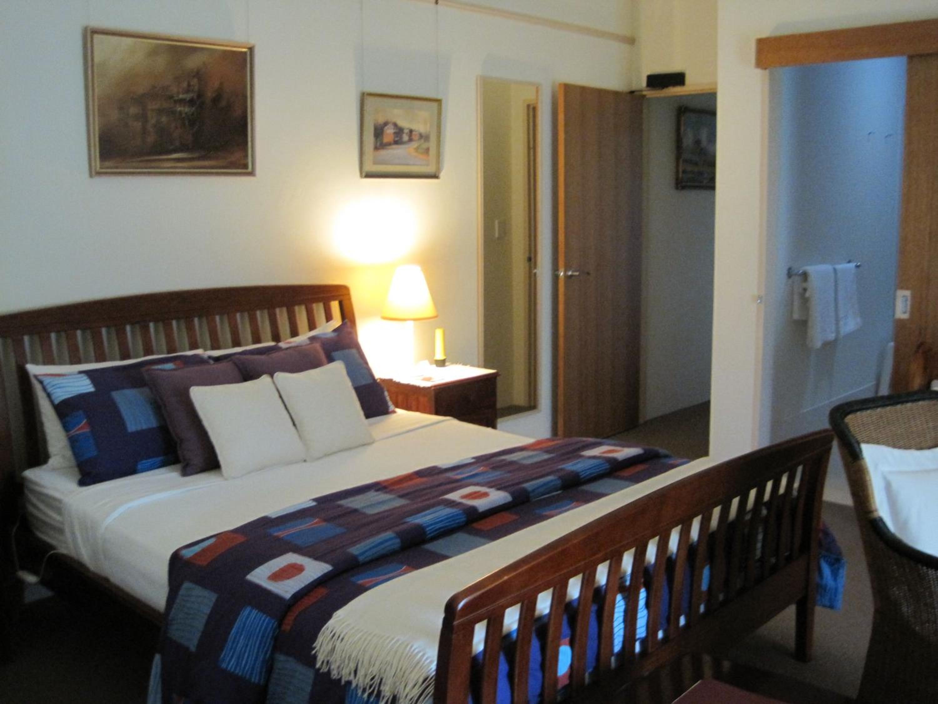 Queen Room Warratah photo 1