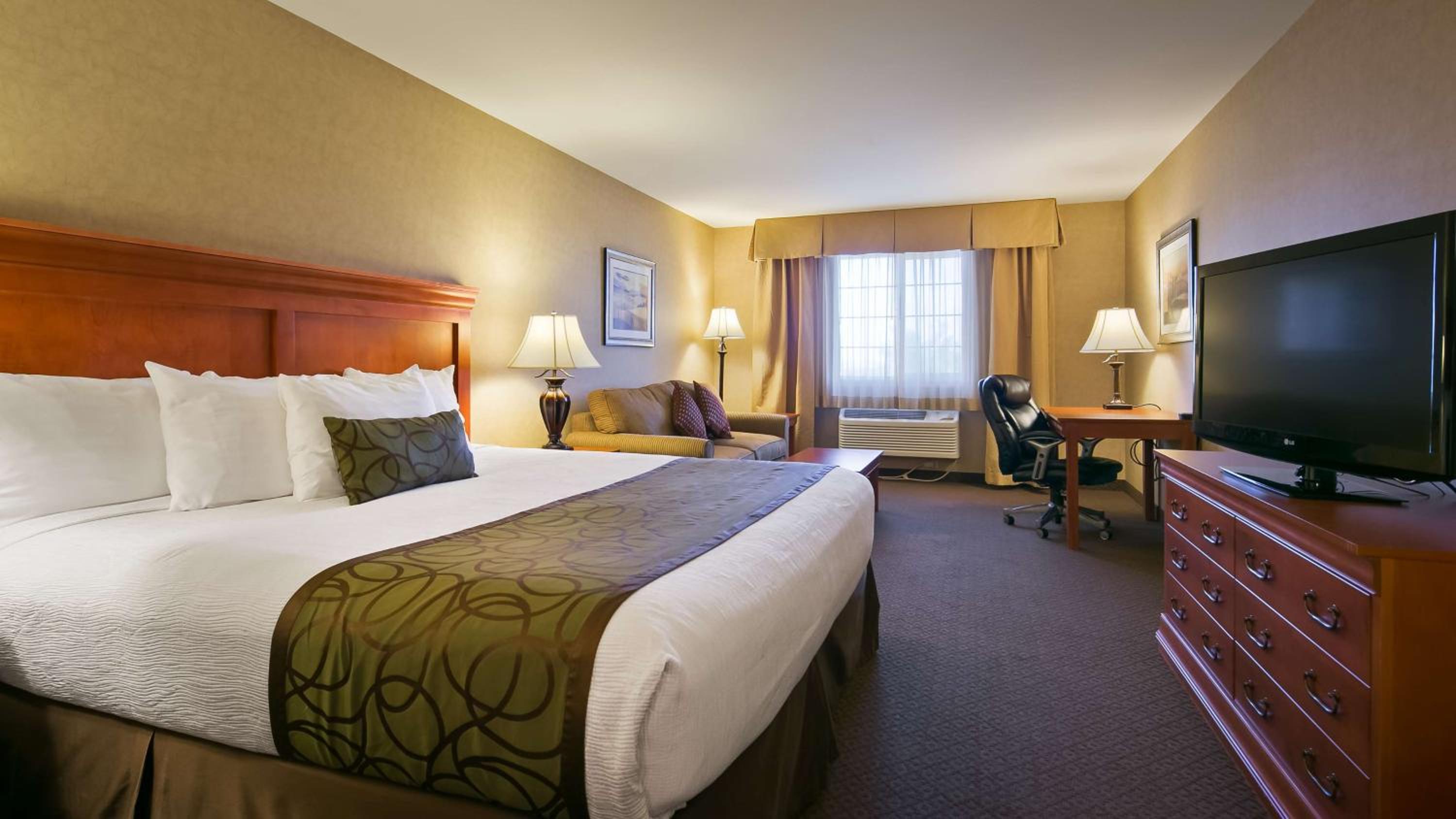 King Room with Bath Tub - Mobility Accessible/Communication Assistance - Photo 1