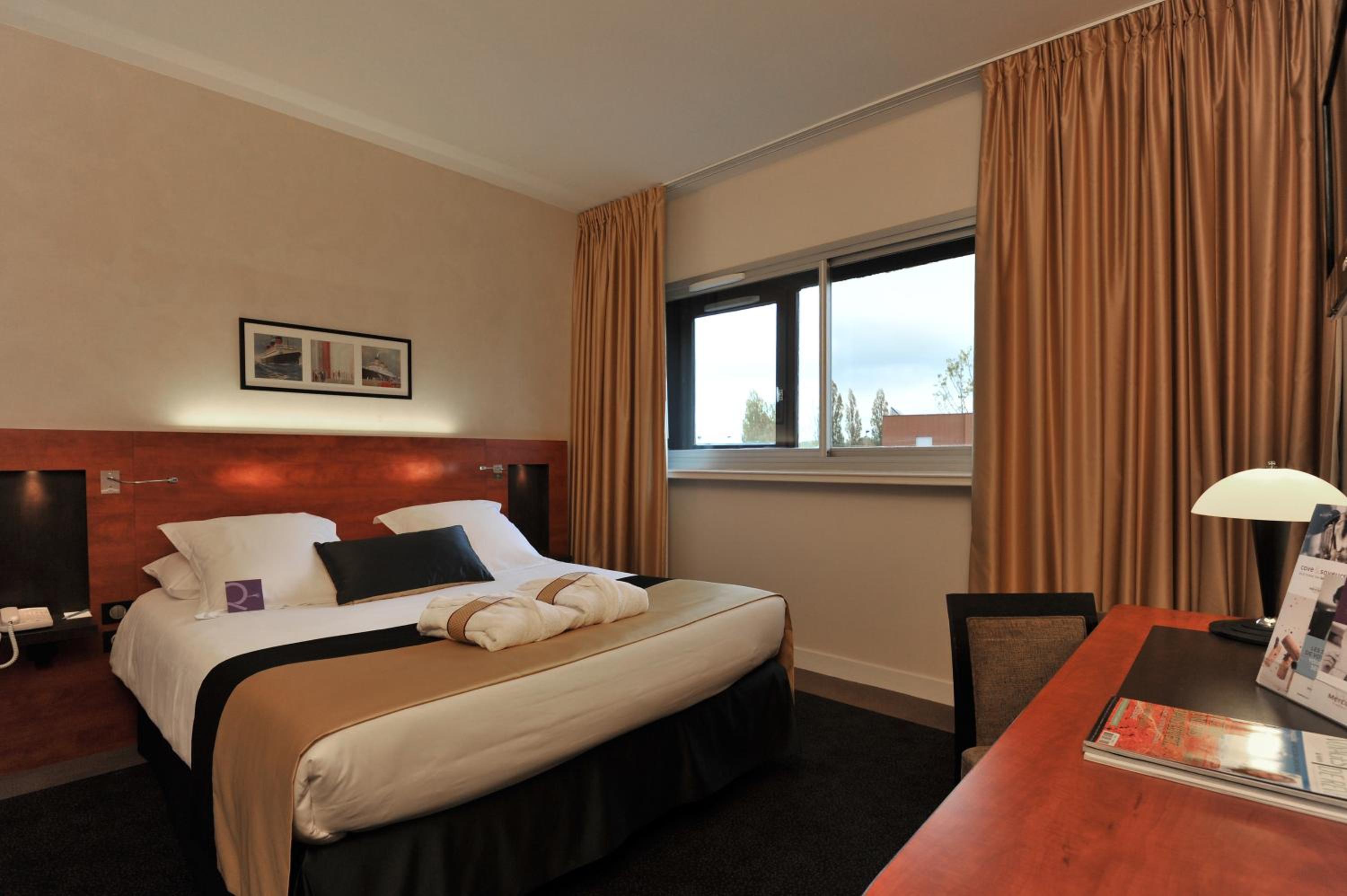Standard Queen Room