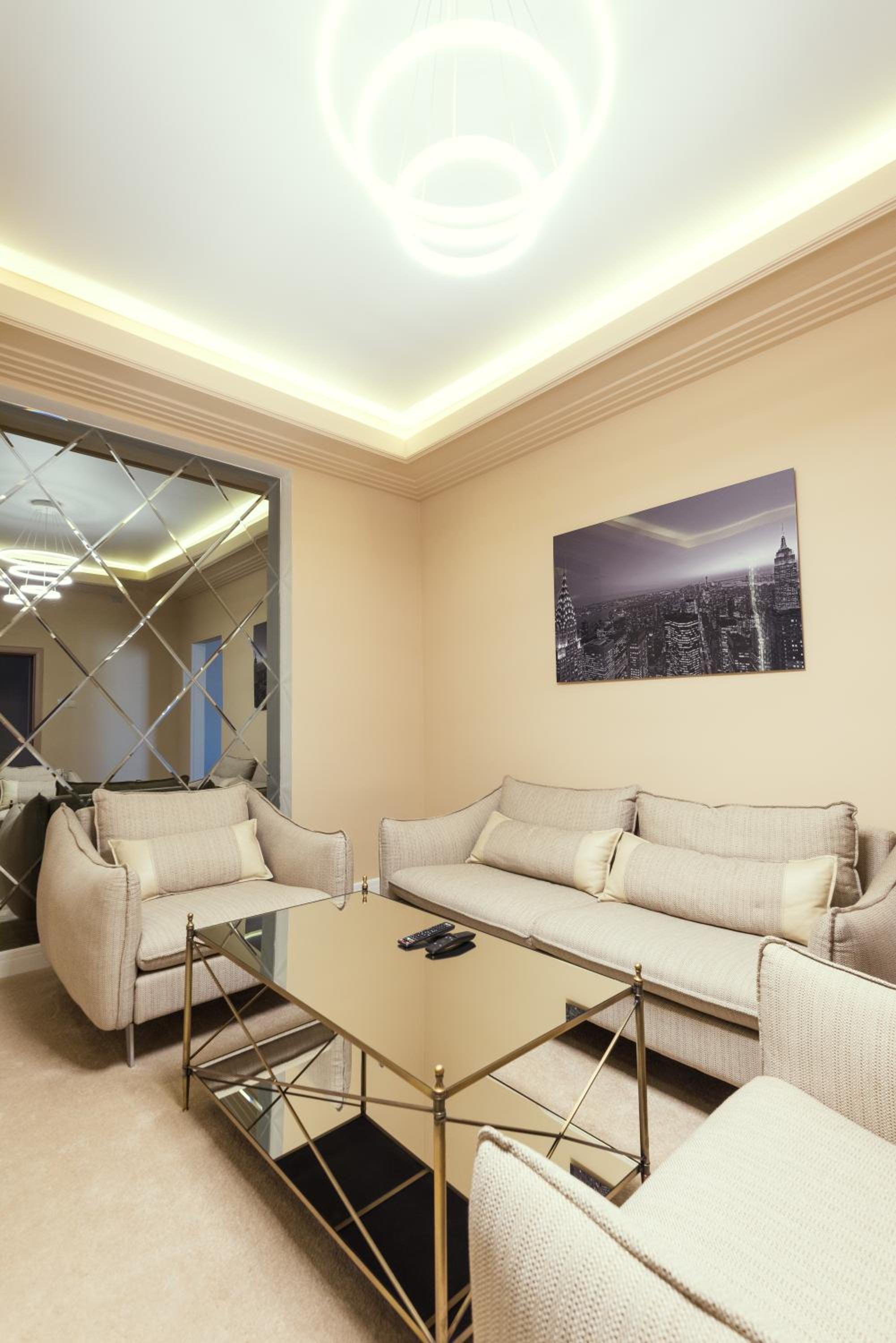 Queen Suite photo 1