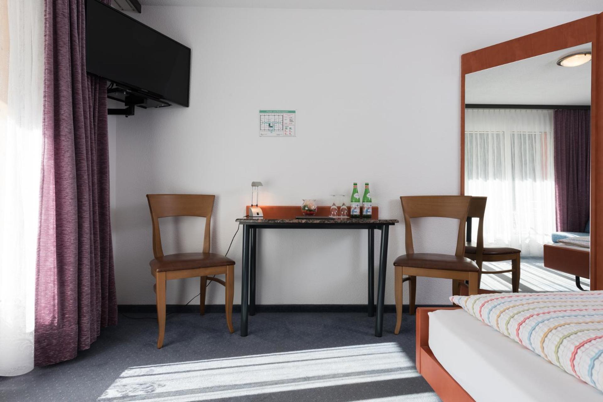 Double or Twin Room - Photo 2
