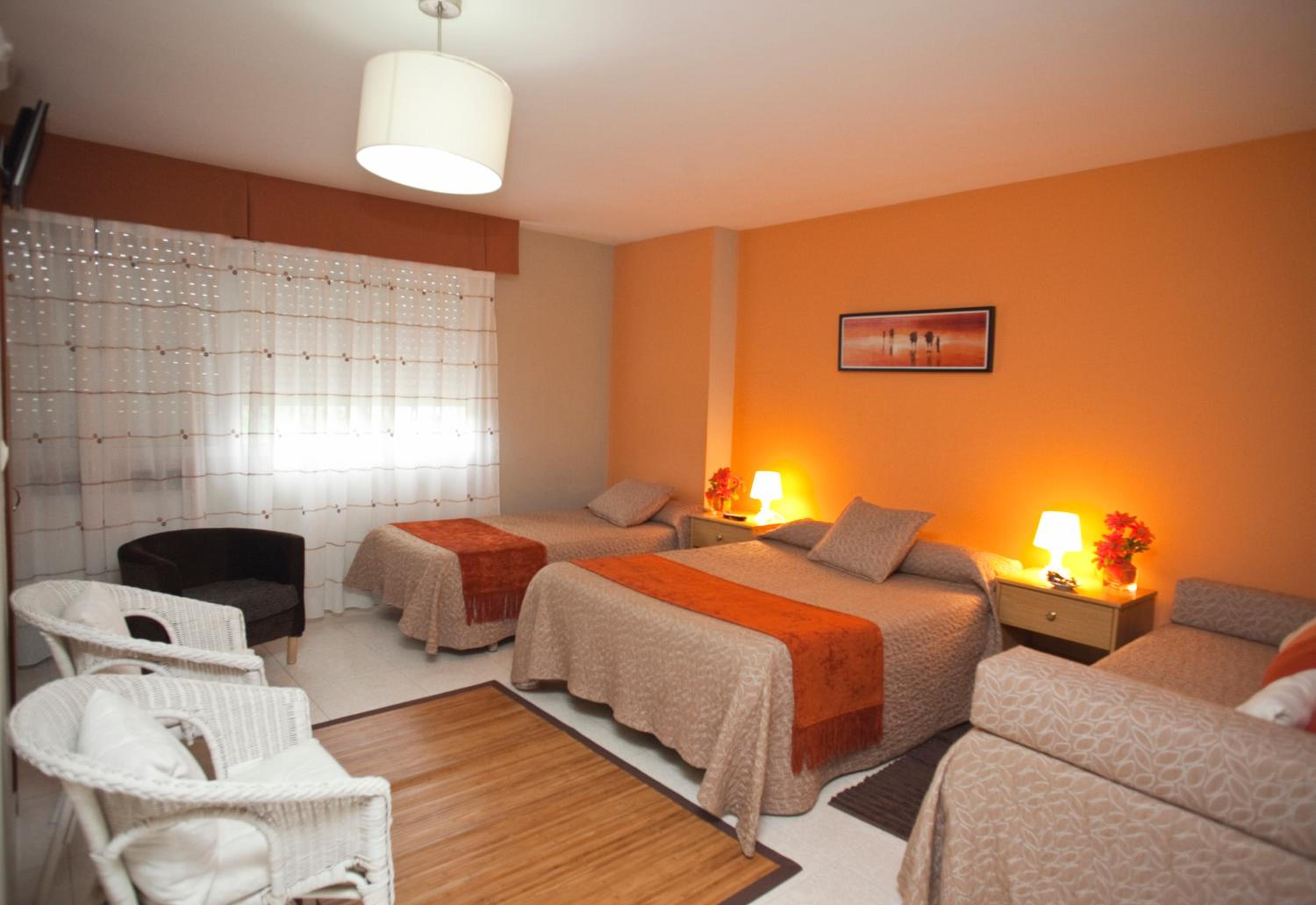 Family Room with Private Bathroom photo 3